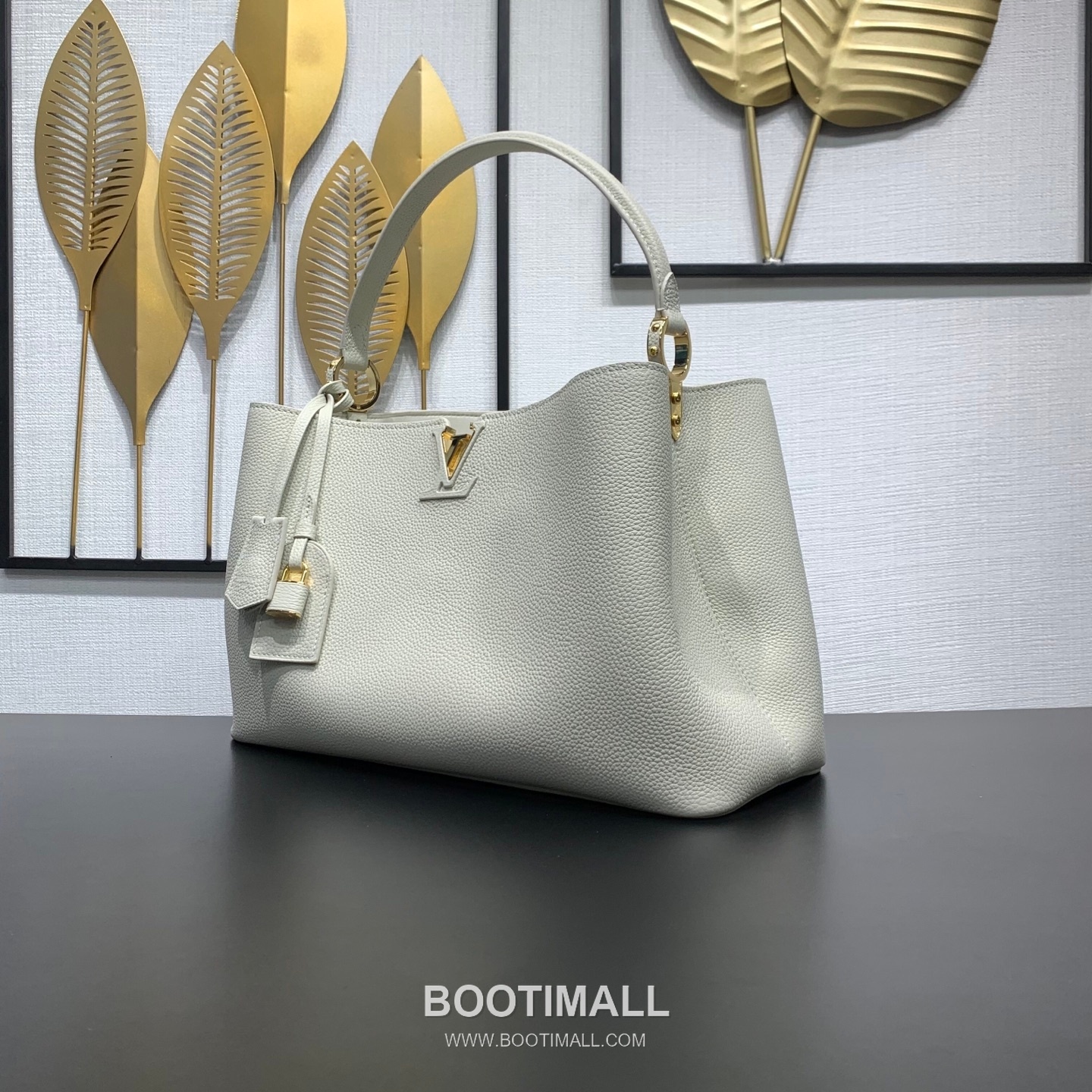 루이비통 카퓌신 라지 타우릴론 풀그레인 레더 V로고 플랩 베이지 토트백 Louis Vuitton Capucines Large Taurillon Full Grain Leather V Logo Flap Beige Tote Bag M27250 37.5cm 3