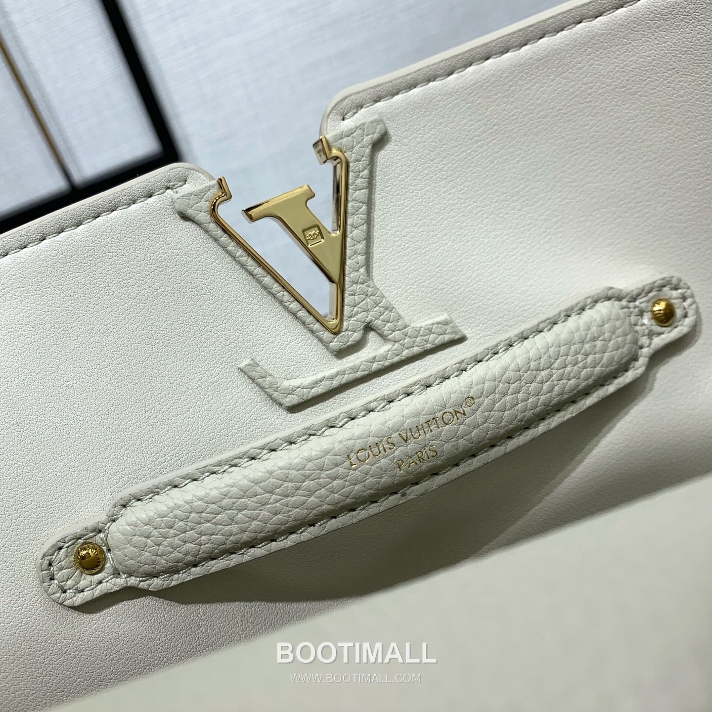 루이비통 카퓌신 라지 타우릴론 풀그레인 레더 V로고 플랩 베이지 토트백 Louis Vuitton Capucines Large Taurillon Full Grain Leather V Logo Flap Beige Tote Bag M27250 37.5cm 9