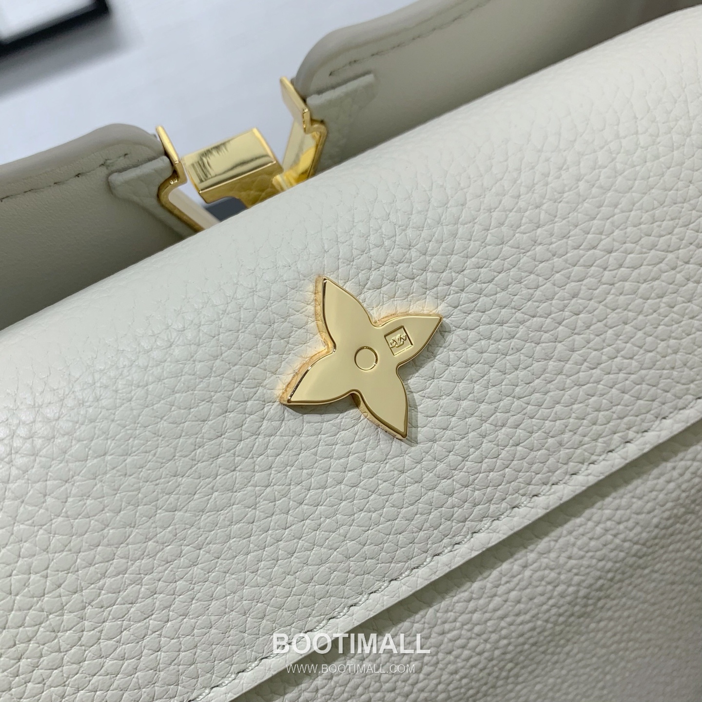 루이비통 카퓌신 라지 타우릴론 풀그레인 레더 V로고 플랩 베이지 토트백 Louis Vuitton Capucines Large Taurillon Full Grain Leather V Logo Flap Beige Tote Bag M27250 37.5cm 11