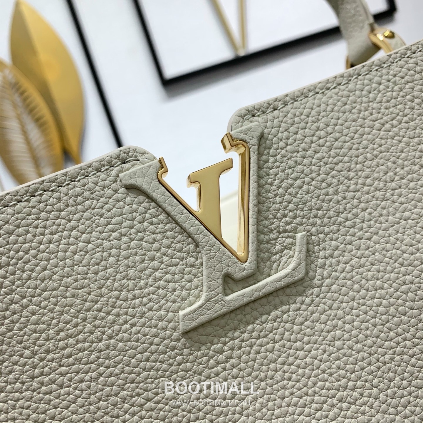 루이비통 카퓌신 라지 타우릴론 풀그레인 레더 V로고 플랩 베이지 토트백 Louis Vuitton Capucines Large Taurillon Full Grain Leather V Logo Flap Beige Tote Bag M27250 37.5cm 12