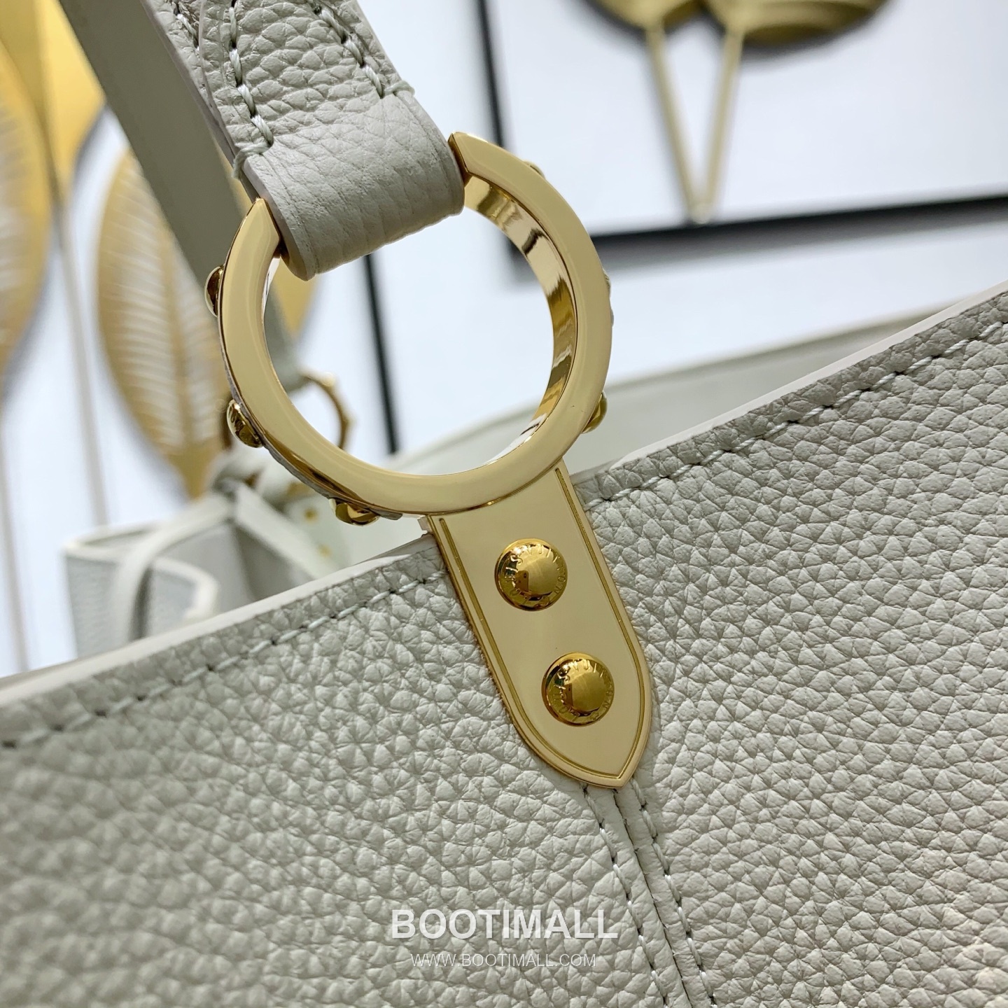 루이비통 카퓌신 라지 타우릴론 풀그레인 레더 V로고 플랩 베이지 토트백 Louis Vuitton Capucines Large Taurillon Full Grain Leather V Logo Flap Beige Tote Bag M27250 37.5cm 16