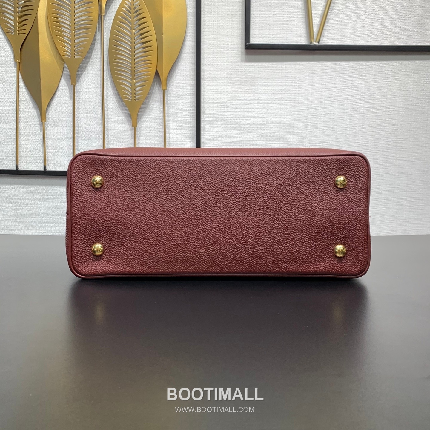 루이비통 카퓌신 라지 타우릴론 풀그레인 레더 V로고 플랩 그레이 토트백 Louis Vuitton Capucines Large Taurillon Full Grain Leather V Logo Flap Grey Tote Bag M26259 37.5cm 5