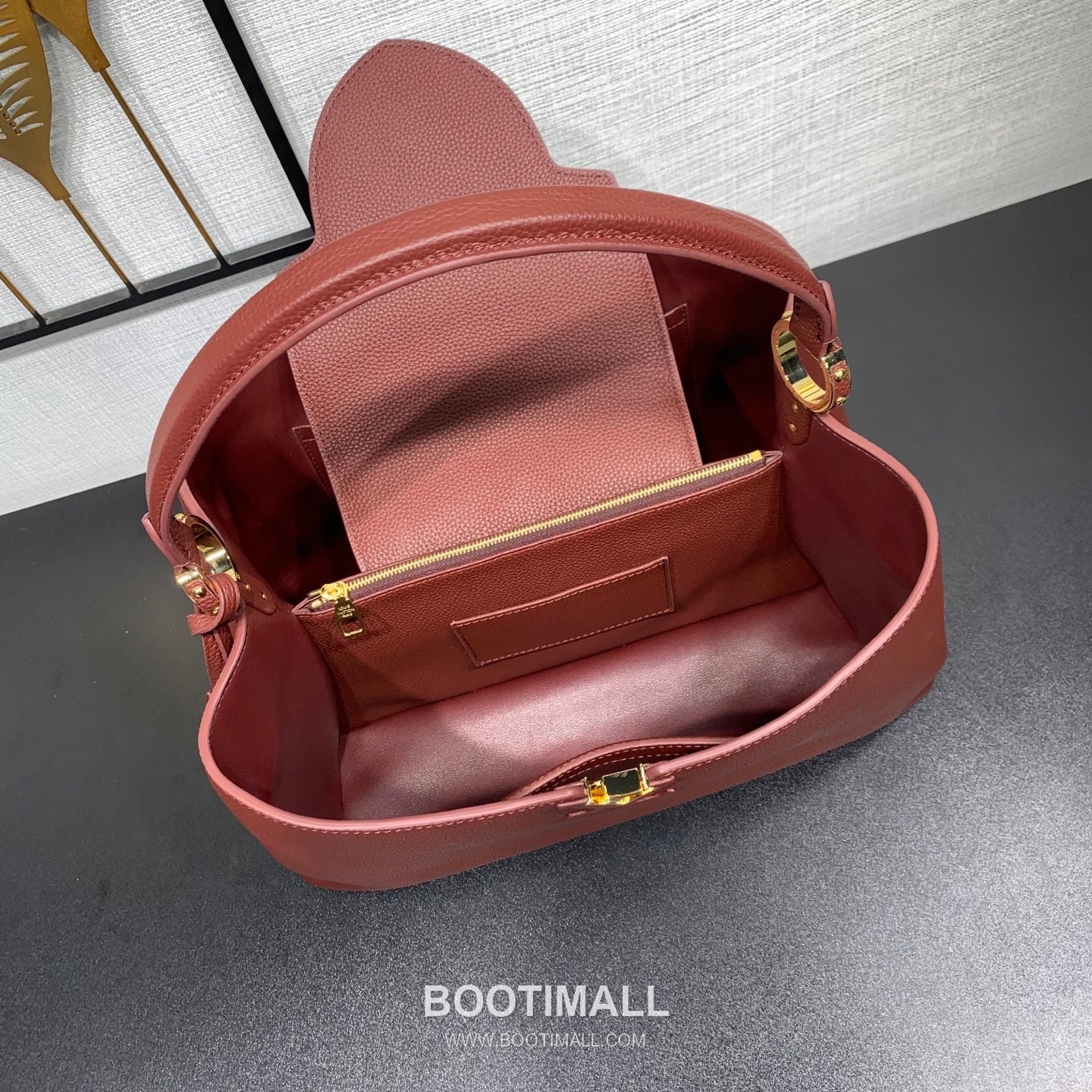 루이비통 카퓌신 라지 타우릴론 풀그레인 레더 V로고 플랩 그레이 토트백 Louis Vuitton Capucines Large Taurillon Full Grain Leather V Logo Flap Grey Tote Bag M26259 37.5cm 6