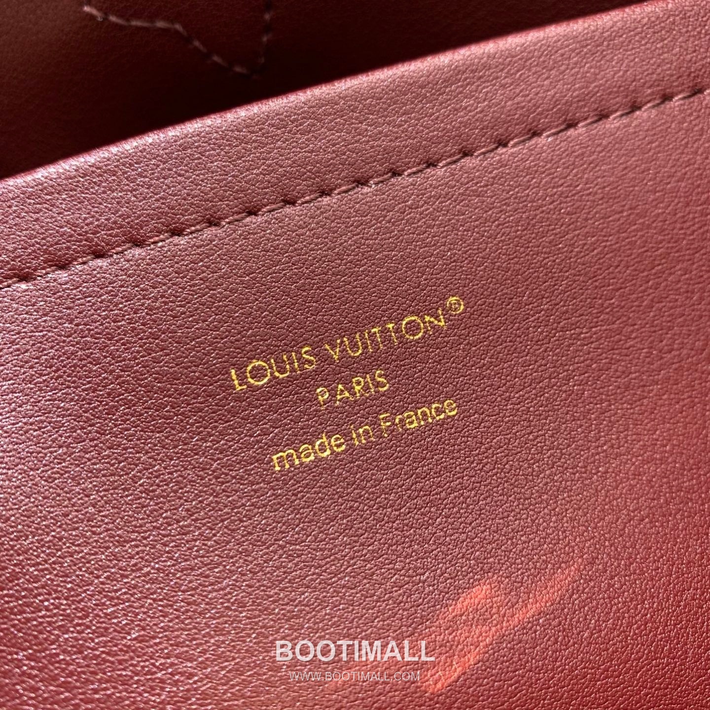 루이비통 카퓌신 라지 타우릴론 풀그레인 레더 V로고 플랩 그레이 토트백 Louis Vuitton Capucines Large Taurillon Full Grain Leather V Logo Flap Grey Tote Bag M26259 37.5cm 8