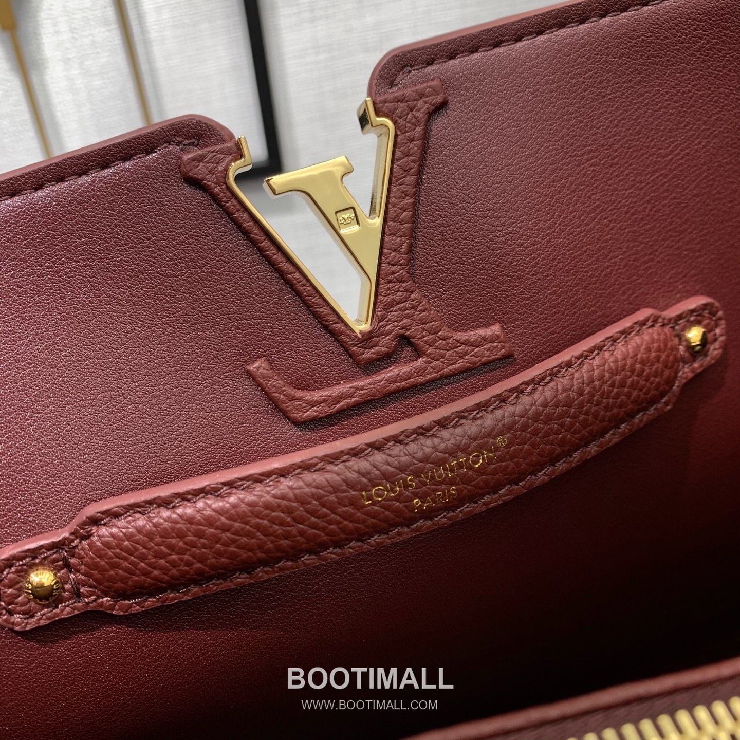 루이비통 카퓌신 라지 타우릴론 풀그레인 레더 V로고 플랩 그레이 토트백 Louis Vuitton Capucines Large Taurillon Full Grain Leather V Logo Flap Grey Tote Bag M26259 37.5cm 9