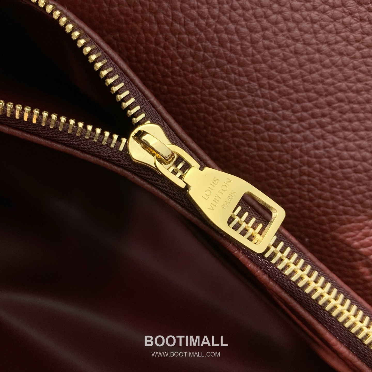 루이비통 카퓌신 라지 타우릴론 풀그레인 레더 V로고 플랩 그레이 토트백 Louis Vuitton Capucines Large Taurillon Full Grain Leather V Logo Flap Grey Tote Bag M26259 37.5cm 10