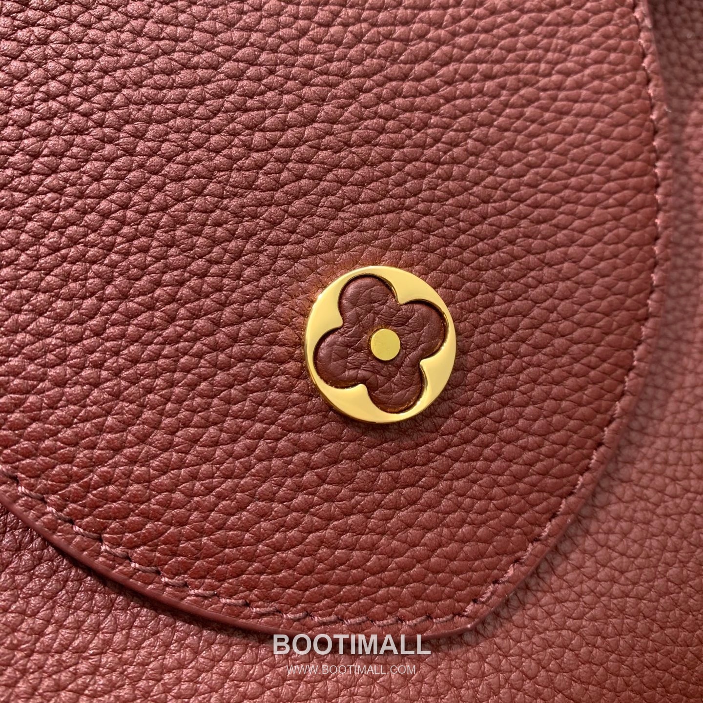 루이비통 카퓌신 라지 타우릴론 풀그레인 레더 V로고 플랩 그레이 토트백 Louis Vuitton Capucines Large Taurillon Full Grain Leather V Logo Flap Grey Tote Bag M26259 37.5cm 13