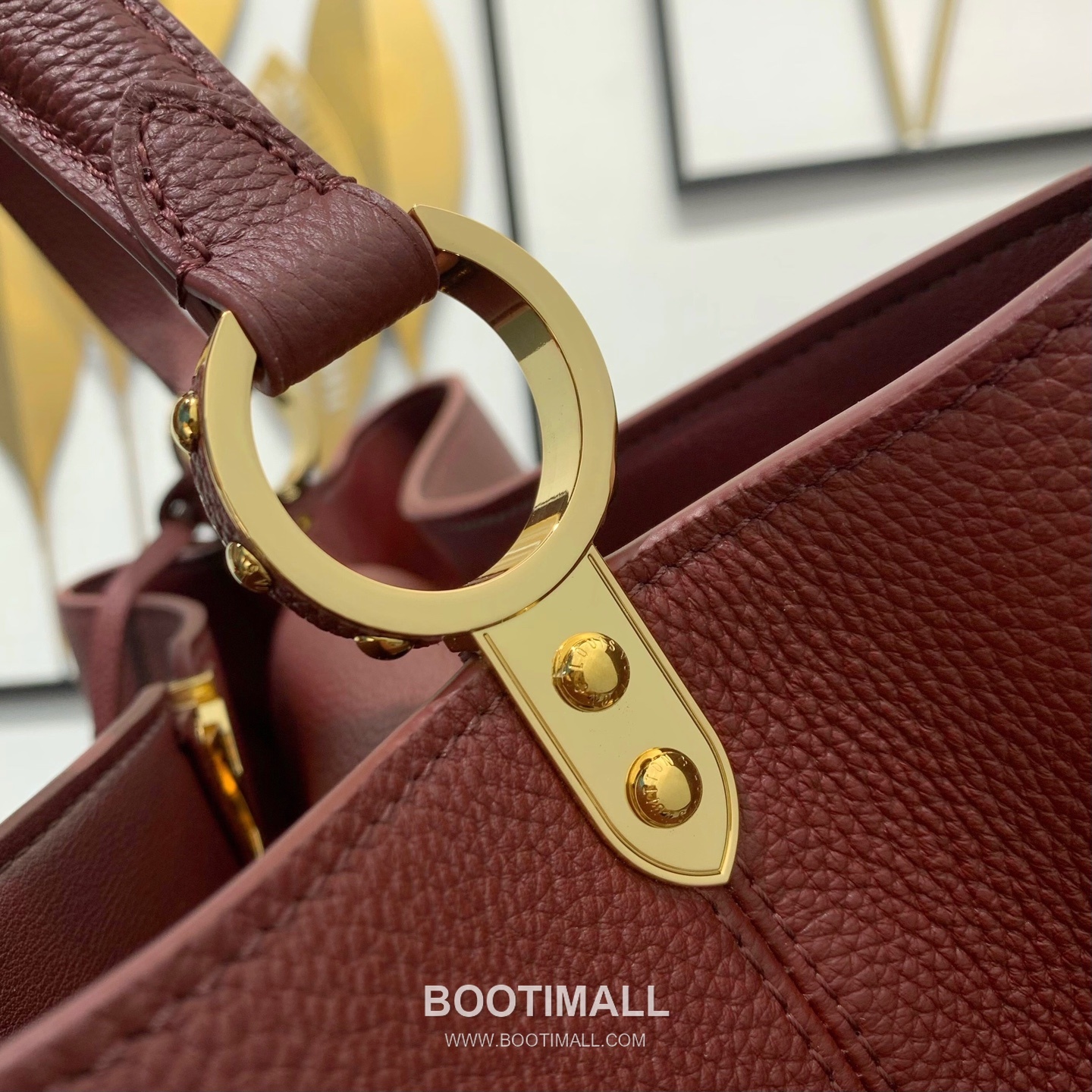 루이비통 카퓌신 라지 타우릴론 풀그레인 레더 V로고 플랩 그레이 토트백 Louis Vuitton Capucines Large Taurillon Full Grain Leather V Logo Flap Grey Tote Bag M26259 37.5cm 14