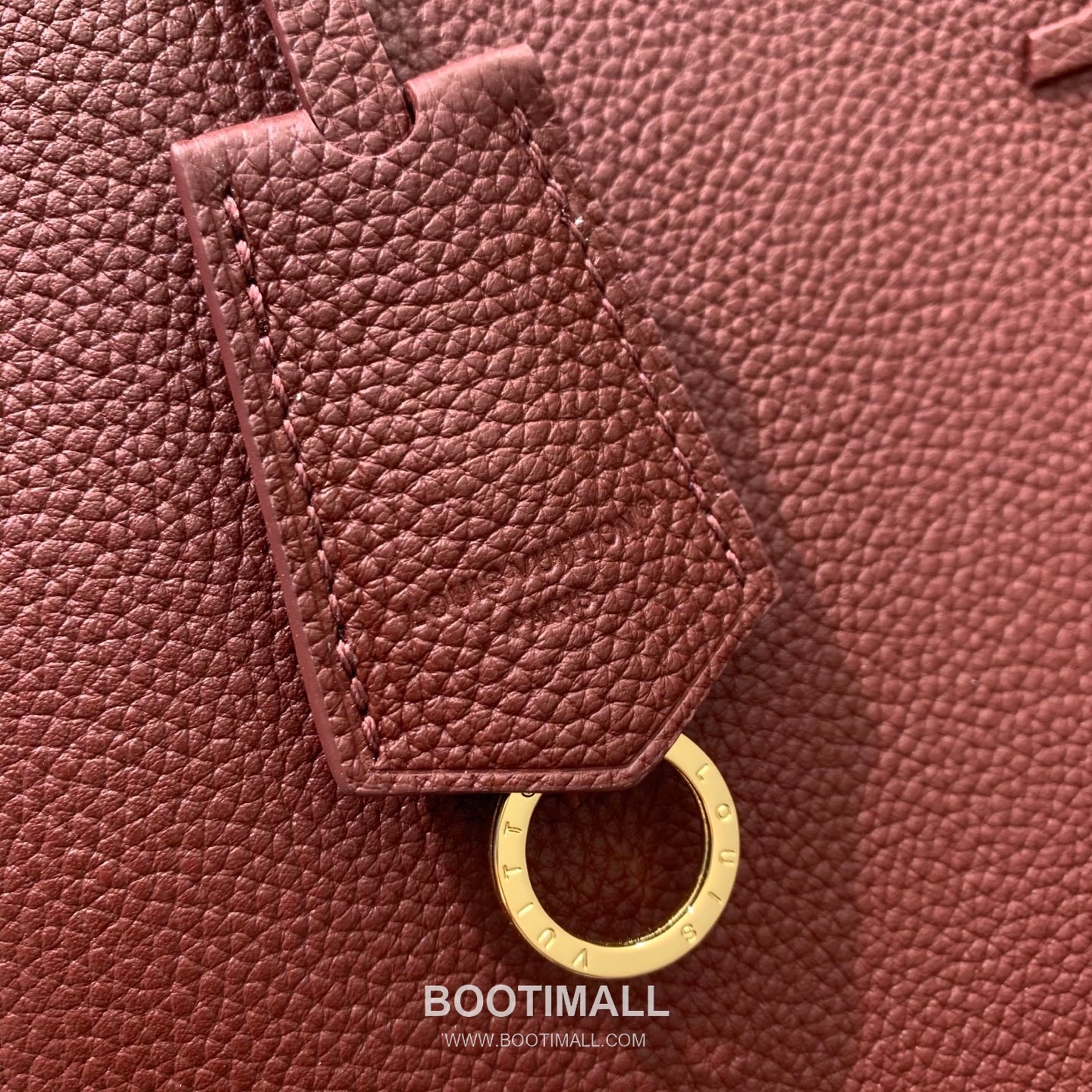 루이비통 카퓌신 라지 타우릴론 풀그레인 레더 V로고 플랩 그레이 토트백 Louis Vuitton Capucines Large Taurillon Full Grain Leather V Logo Flap Grey Tote Bag M26259 37.5cm 16