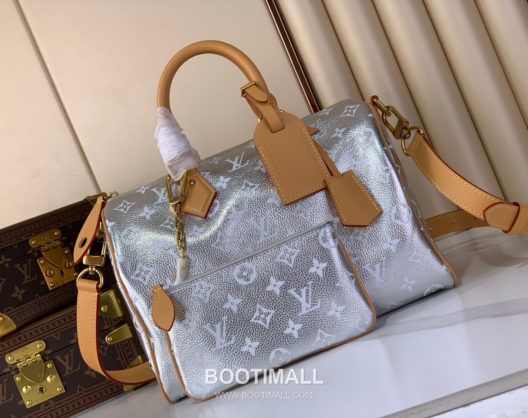 루이비통 스피디 P9 반둘리에 30 모노그램 카프스킨 레더 실버 더플백 Louis Vuitton Speedy P9 Bandouliere 30 Monogram Calfskin Leather Silver Duffle Bag M28384 32cm 1