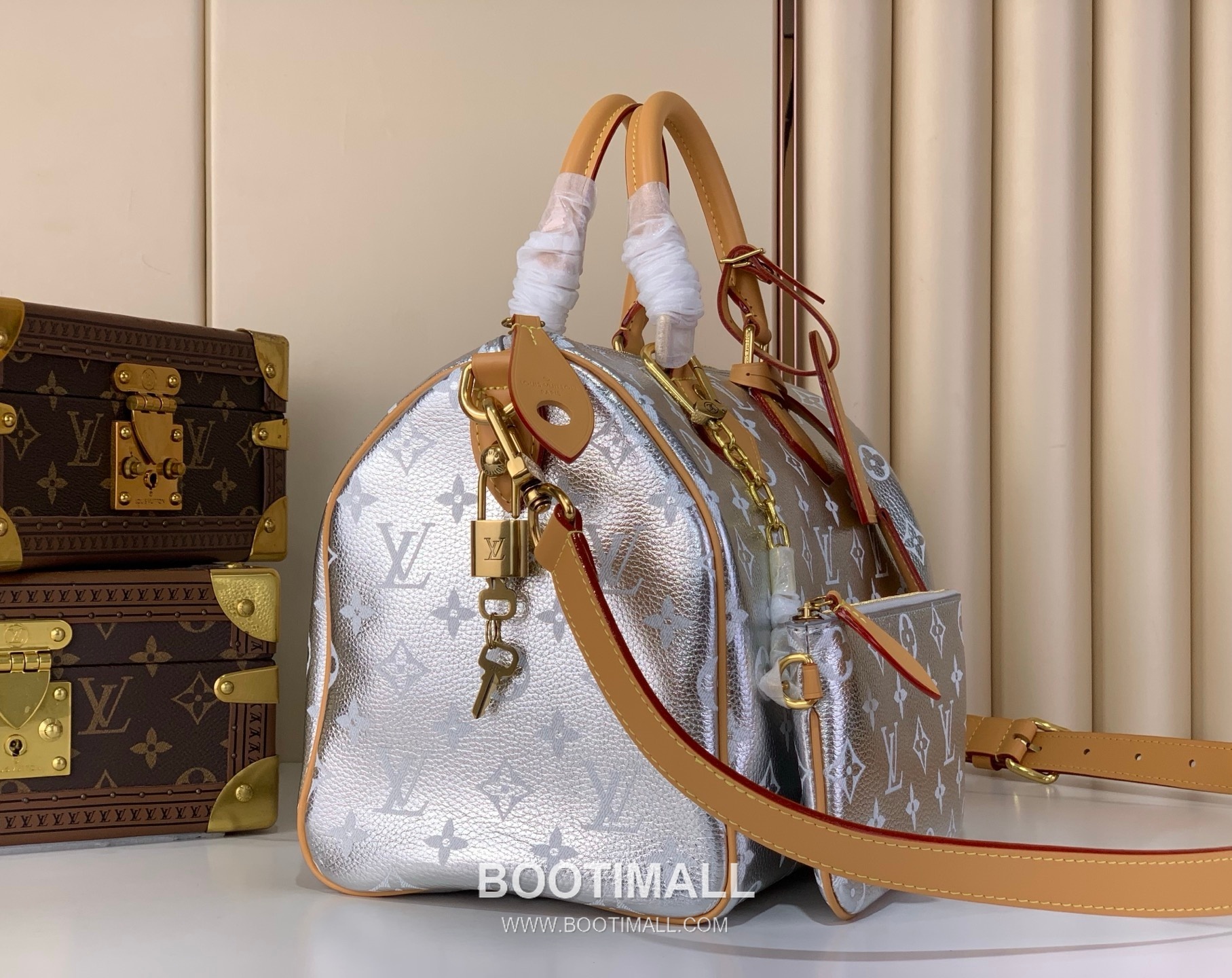 루이비통 스피디 P9 반둘리에 30 모노그램 카프스킨 레더 실버 더플백 Louis Vuitton Speedy P9 Bandouliere 30 Monogram Calfskin Leather Silver Duffle Bag M28384 32cm 2