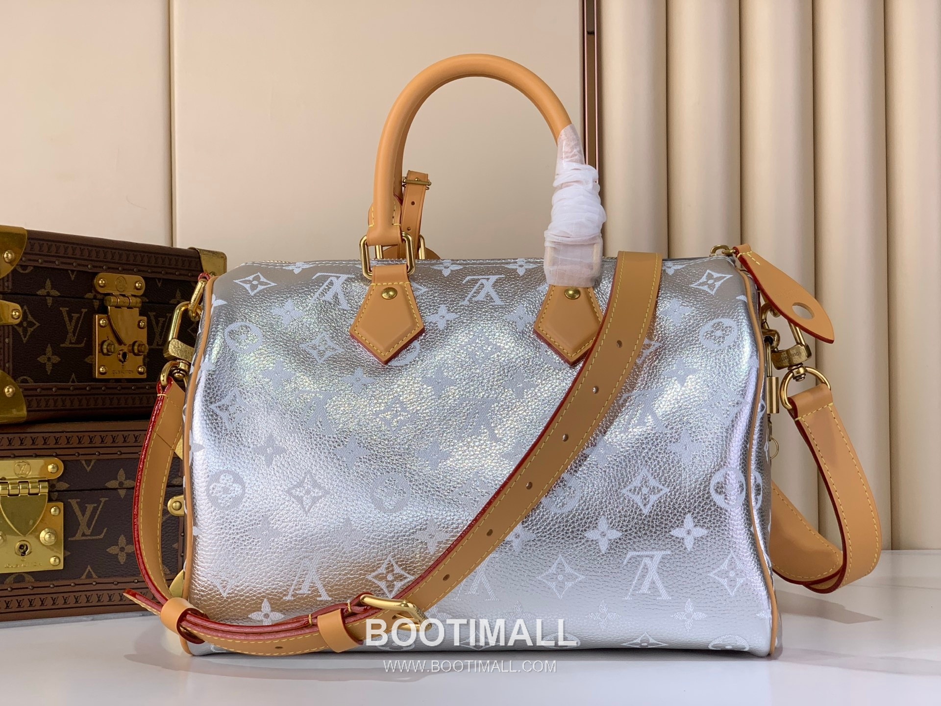 루이비통 스피디 P9 반둘리에 30 모노그램 카프스킨 레더 실버 더플백 Louis Vuitton Speedy P9 Bandouliere 30 Monogram Calfskin Leather Silver Duffle Bag M28384 32cm 3