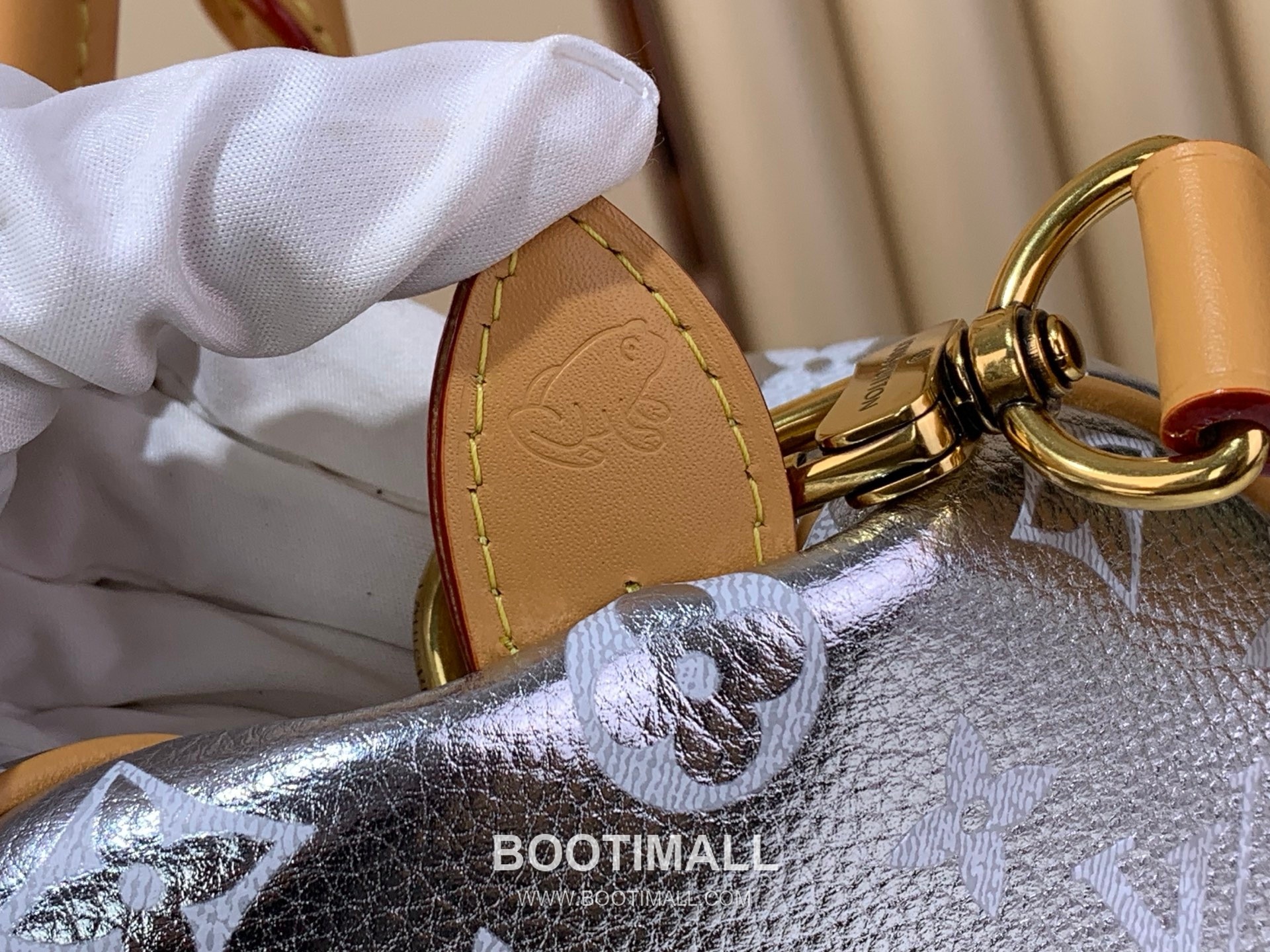 루이비통 스피디 P9 반둘리에 30 모노그램 카프스킨 레더 실버 더플백 Louis Vuitton Speedy P9 Bandouliere 30 Monogram Calfskin Leather Silver Duffle Bag M28384 32cm 12