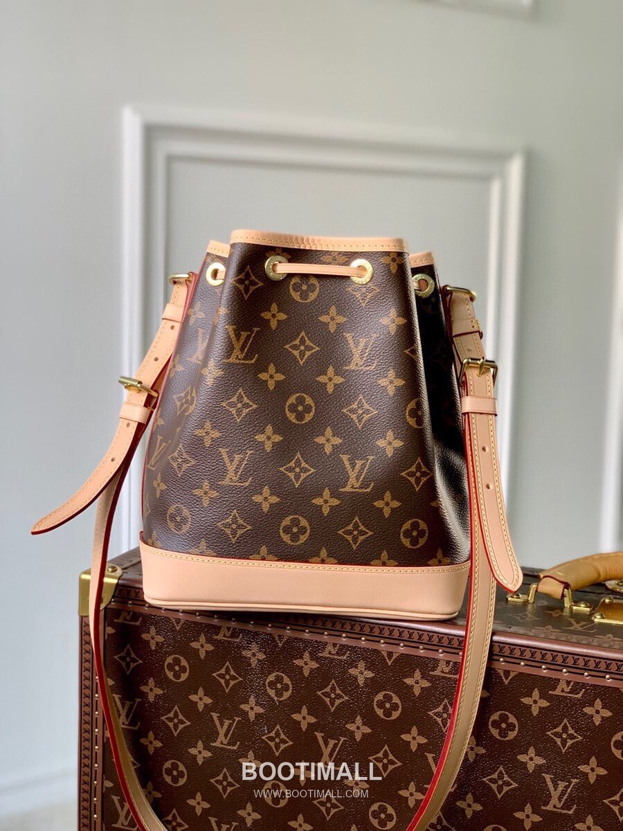 루이비통 노에 BB 모노그램 코팅 캔버스 레더 트리밍 브라운 버킷백 Louis Vuitton Noe BB Monogram Coated Canvas Leather Trim Brown Bucket Bag M40817 24cm 2