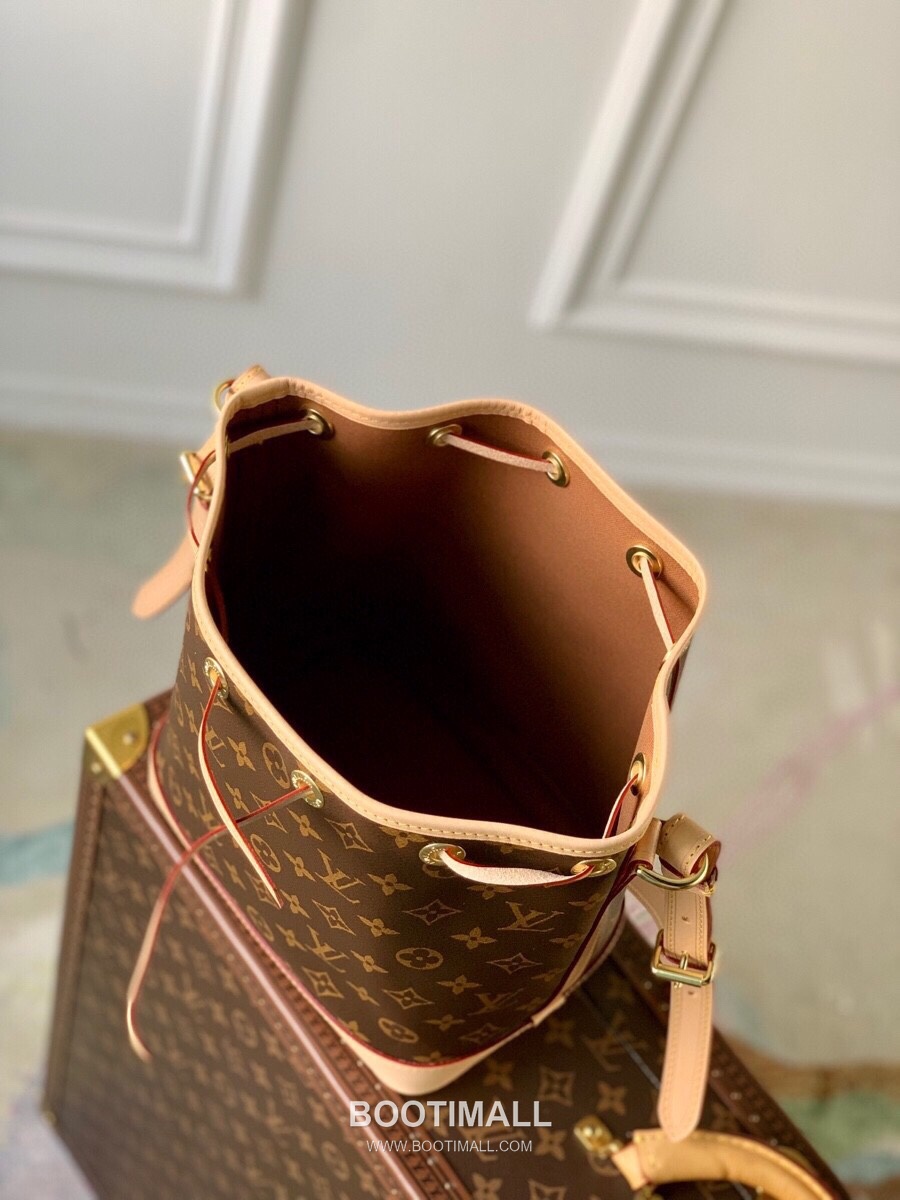 루이비통 노에 BB 모노그램 코팅 캔버스 레더 트리밍 브라운 버킷백 Louis Vuitton Noe BB Monogram Coated Canvas Leather Trim Brown Bucket Bag M40817 24cm 9