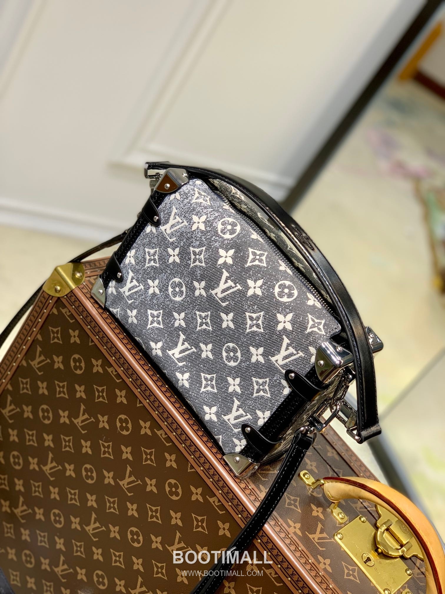 루이비통 사이드 트렁크 모노그램 데님 자카드 레더 트리밍 블루 숄더백 Louis Vuitton Side Trunk Monogram Denim Jacquard Leather Trim Blue Shoulder Bag M21460 21cm 2