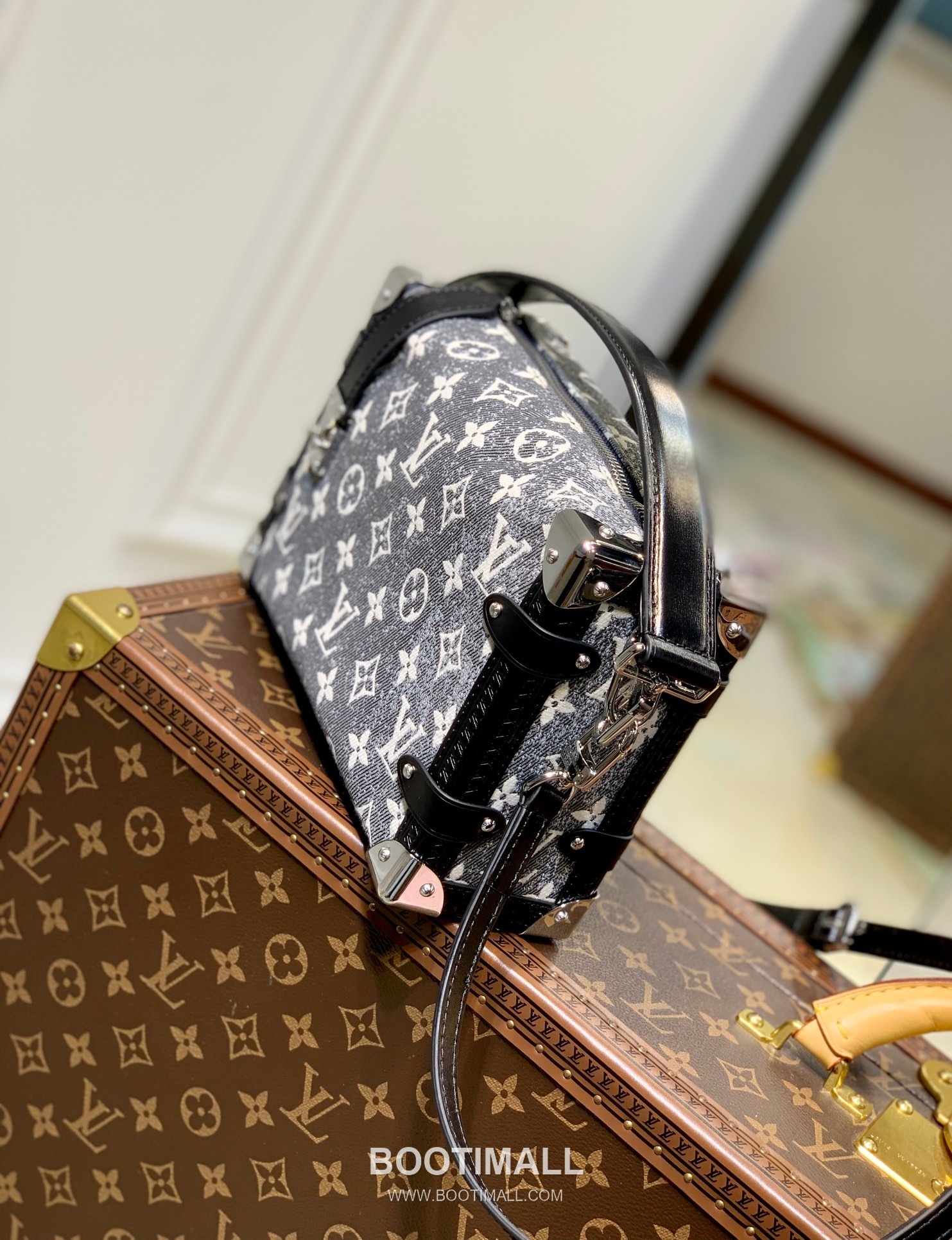 루이비통 사이드 트렁크 모노그램 데님 자카드 레더 트리밍 블루 숄더백 Louis Vuitton Side Trunk Monogram Denim Jacquard Leather Trim Blue Shoulder Bag M21460 21cm 3