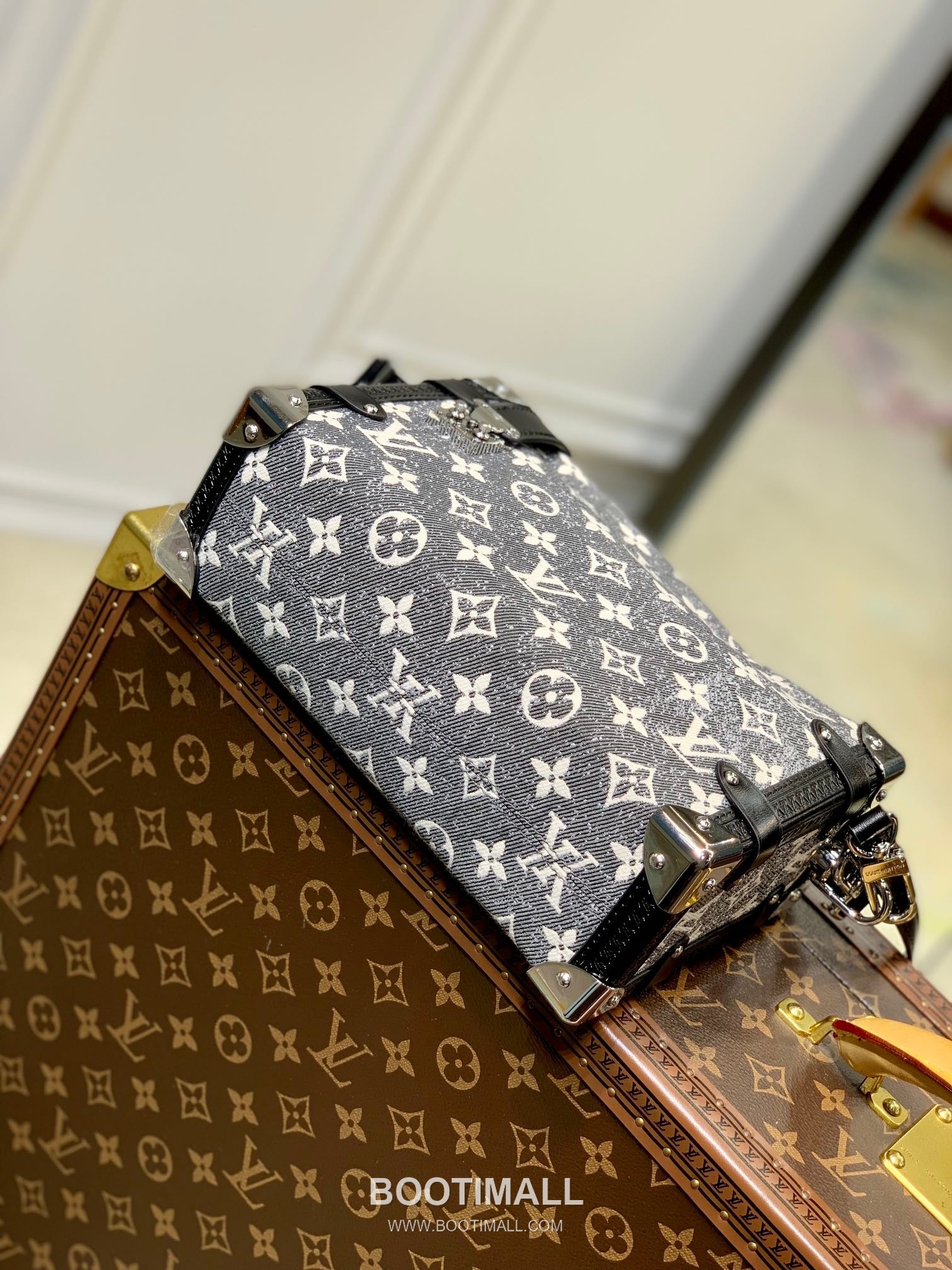 루이비통 사이드 트렁크 모노그램 데님 자카드 레더 트리밍 블루 숄더백 Louis Vuitton Side Trunk Monogram Denim Jacquard Leather Trim Blue Shoulder Bag M21460 21cm 4