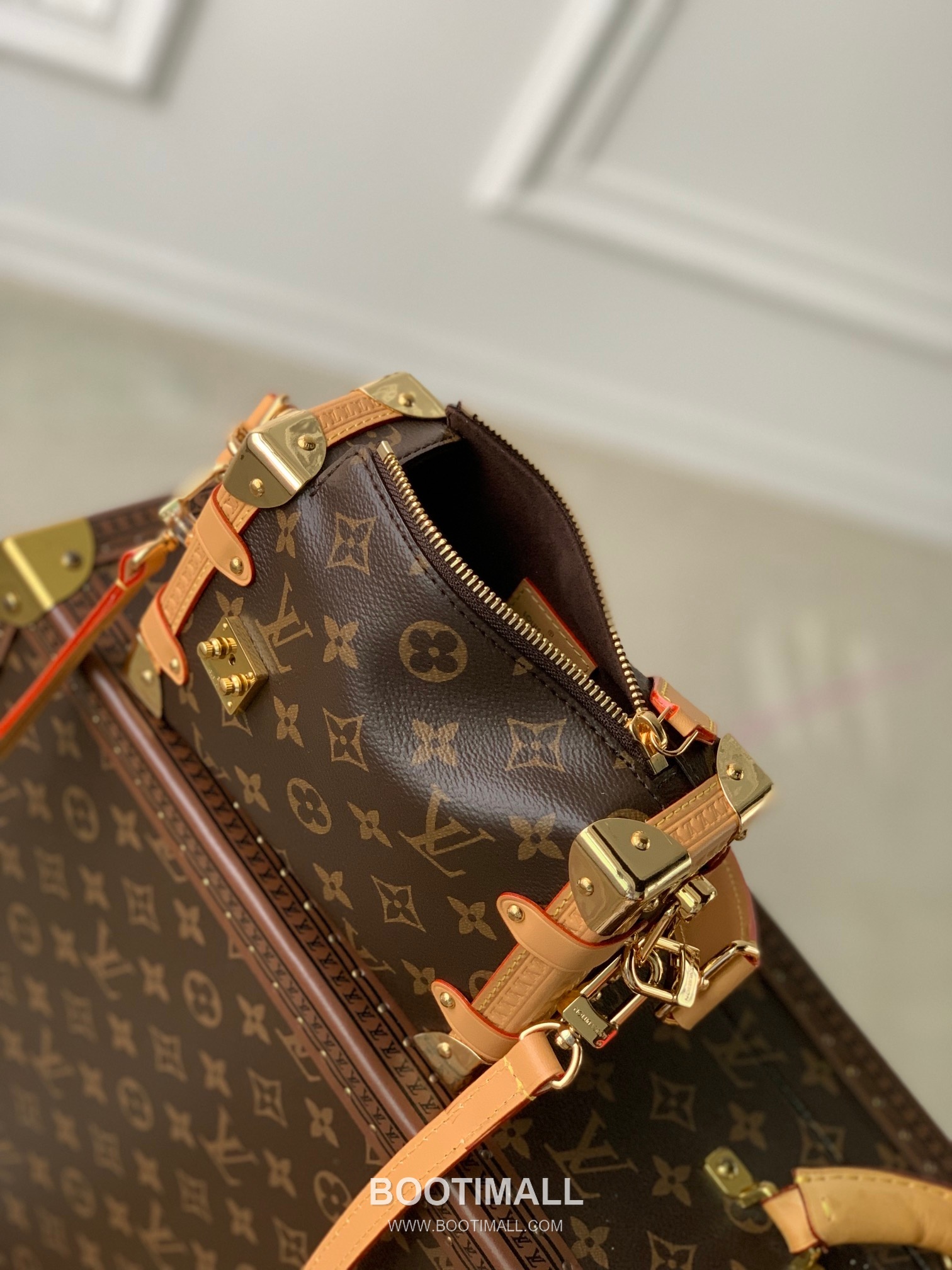 루이비통 사이드 트렁크 PM 모노그램 캔버스 레더 트리밍 브라운 숄더백 Louis Vuitton Side Trunk PM Monogram Canvas Leather Trim Brown Shoulder Bag M46815 18cm 8