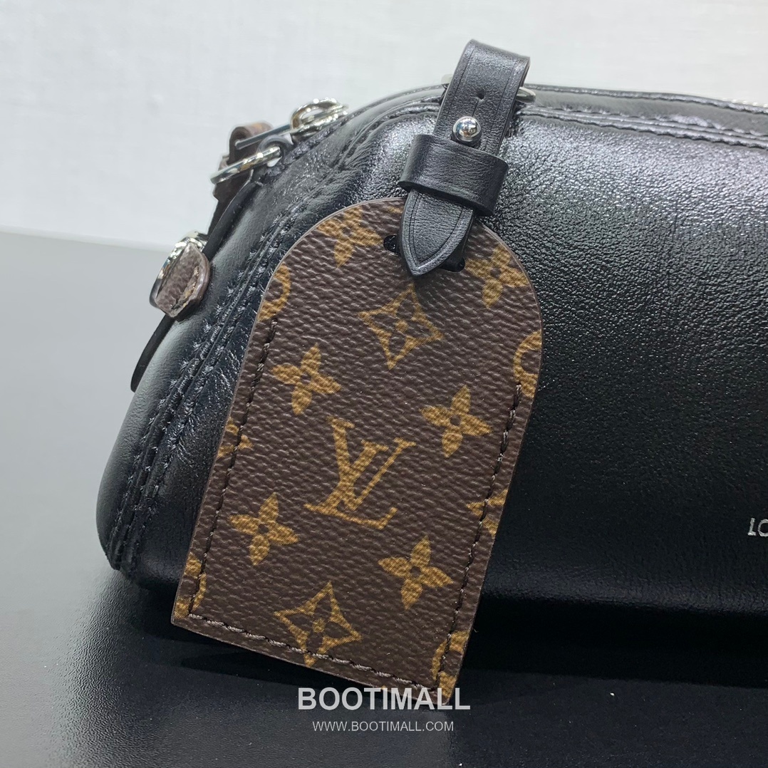 루이비통 포쉐트 바이브 램스킨 레더 체인 스트랩 블랙 숄더백 Louis Vuitton Pochette Vibe Lambskin Leather Chain Strap Black Shoulder Bag M14544 25cm 9