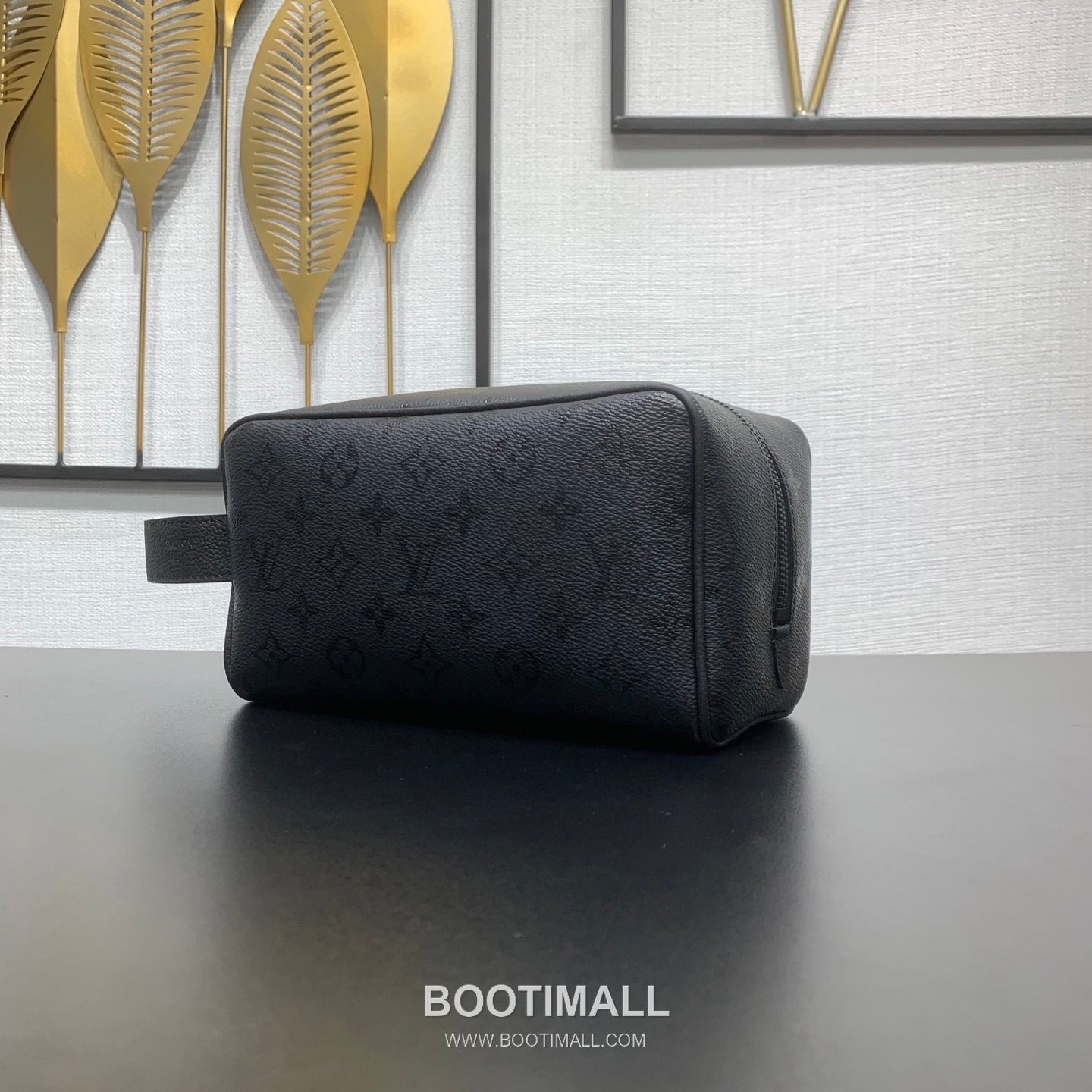 루이비통 로커 도프 키트 모노그램 미드나잇 코팅 캔버스 레더 핸들 블랙 파우치 Louis Vuitton Locker Dopp Kit Monogram Midnight Coated Canvas Leather Handle Black Pouch M26810 23cm 3