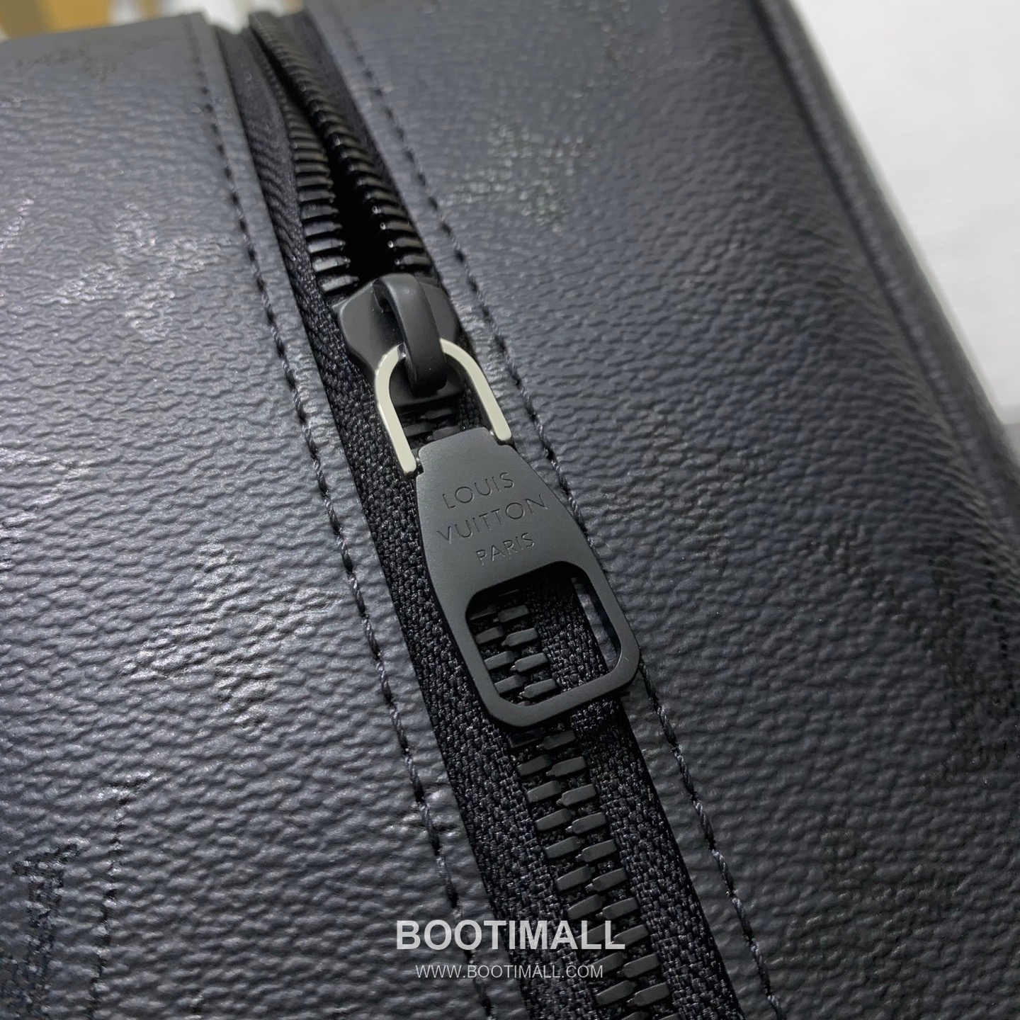 루이비통 로커 도프 키트 모노그램 미드나잇 코팅 캔버스 레더 핸들 블랙 파우치 Louis Vuitton Locker Dopp Kit Monogram Midnight Coated Canvas Leather Handle Black Pouch M26810 23cm 8