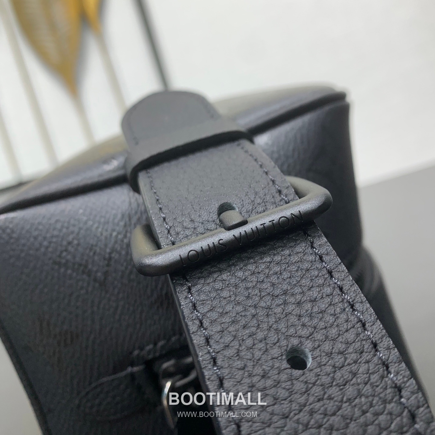 루이비통 로커 도프 키트 모노그램 미드나잇 코팅 캔버스 레더 핸들 블랙 파우치 Louis Vuitton Locker Dopp Kit Monogram Midnight Coated Canvas Leather Handle Black Pouch M26810 23cm 9