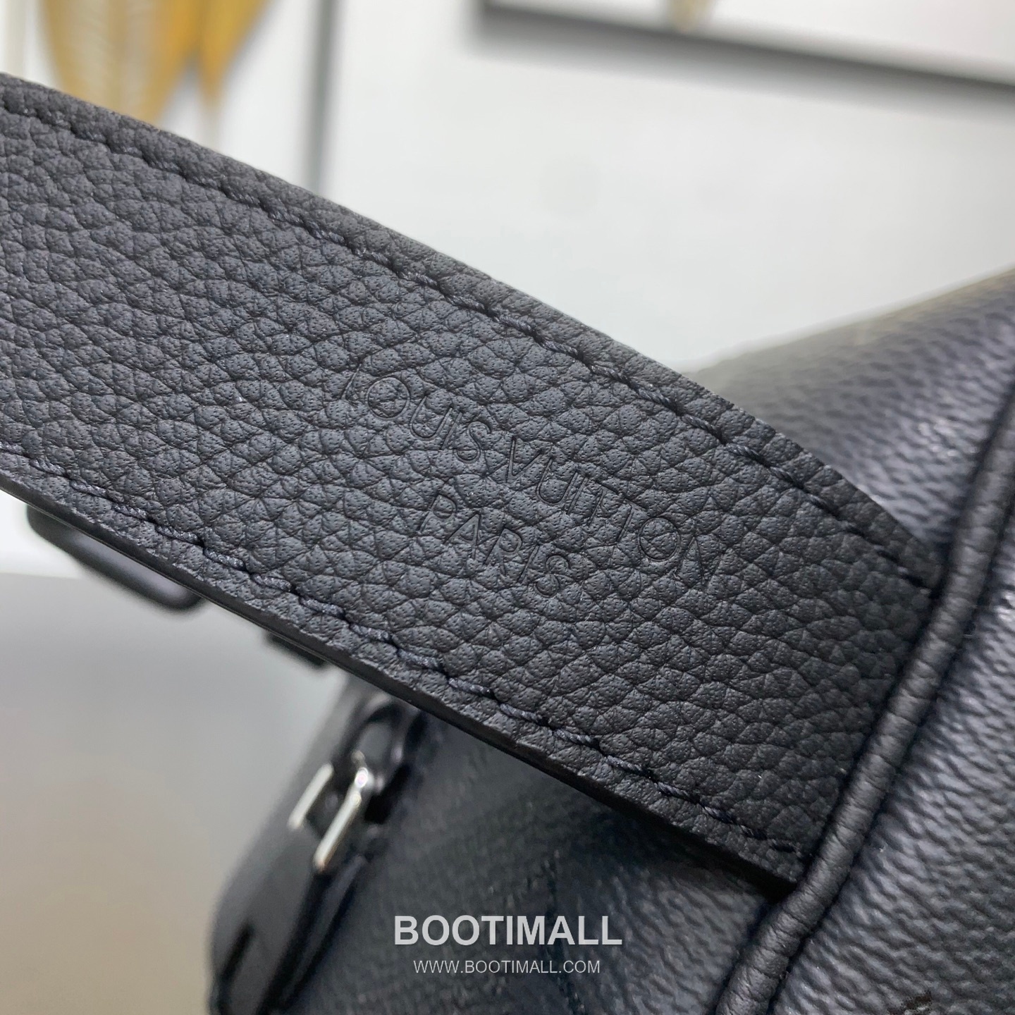 루이비통 로커 도프 키트 모노그램 미드나잇 코팅 캔버스 레더 핸들 블랙 파우치 Louis Vuitton Locker Dopp Kit Monogram Midnight Coated Canvas Leather Handle Black Pouch M26810 23cm 10