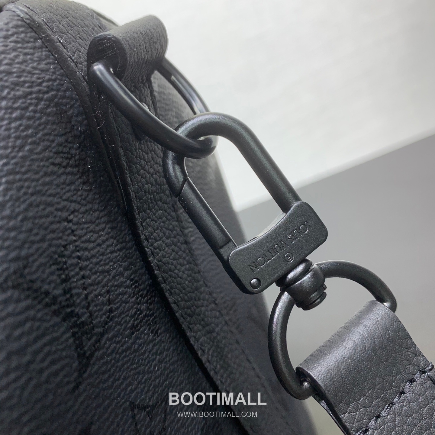 루이비통 키폴 반둘리에 45 모노그램 미드나잇 코팅 캔버스 레더 트리밍 블랙 여행가방 Louis Vuitton Keepall Bandouliere 45 Monogram Midnight Coated Canvas Leather Trim Black Duffle Bag M28403 45cm 12