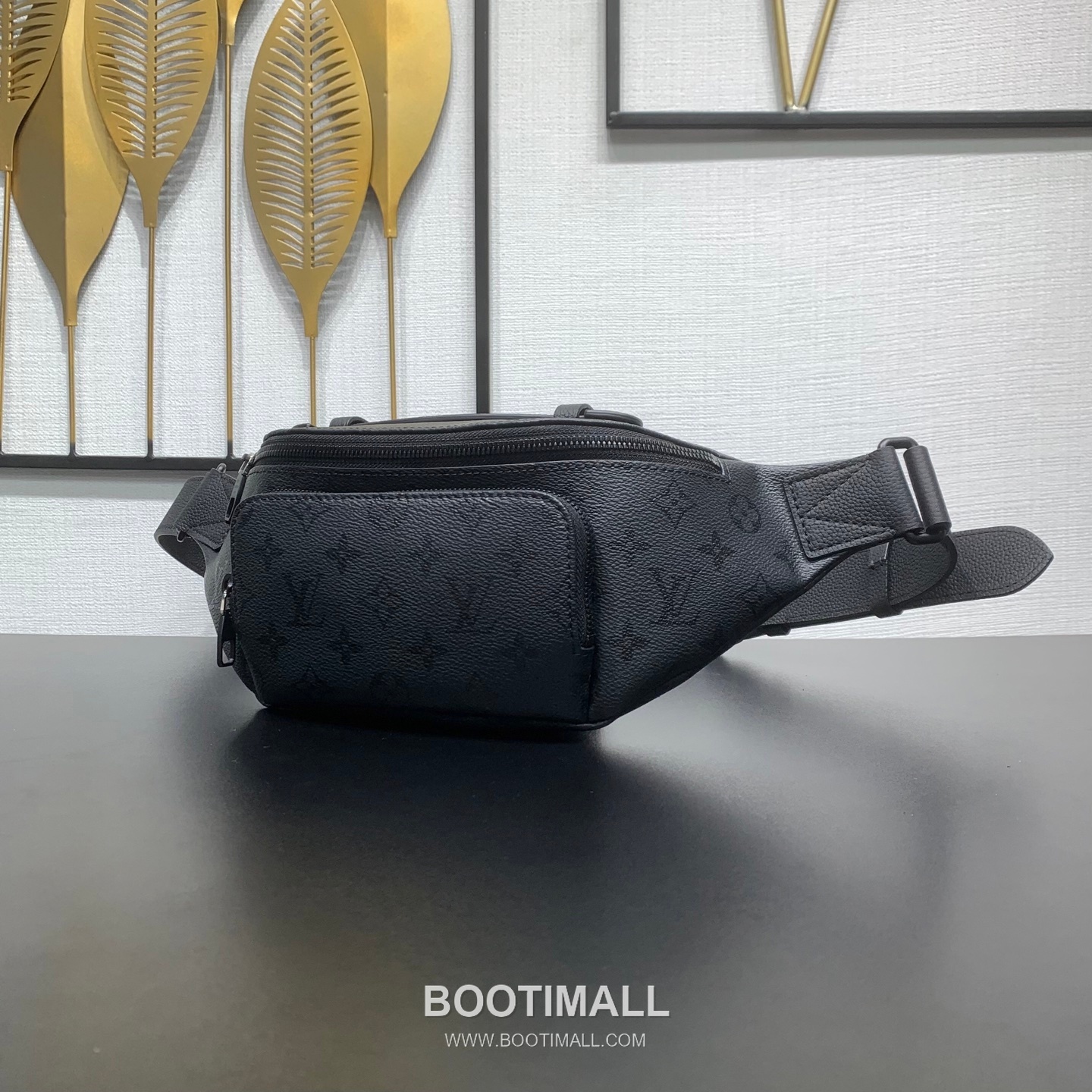 루이비통 러시 범백 모노그램 미드나잇 코팅 캔버스 레더 트리밍 블랙 힙색 Louis Vuitton Rush Bumbag Monogram Midnight Coated Canvas Leather Trim Black Belt Bag M26763 30cm 3