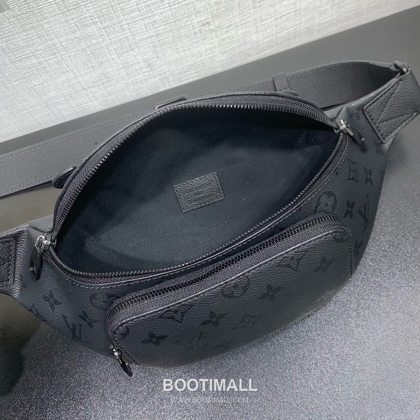 루이비통 러시 범백 모노그램 미드나잇 코팅 캔버스 레더 트리밍 블랙 힙색 Louis Vuitton Rush Bumbag Monogram Midnight Coated Canvas Leather Trim Black Belt Bag M26763 30cm 6