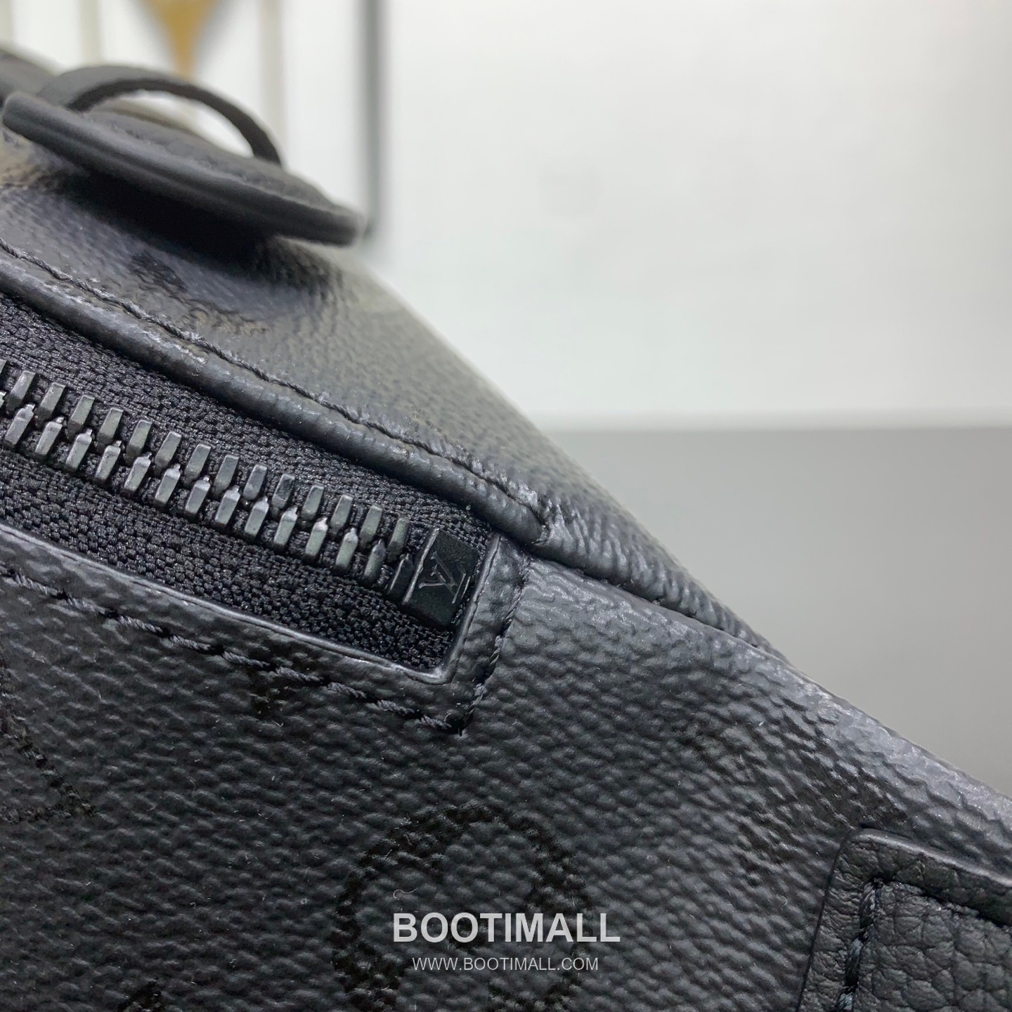 루이비통 러시 범백 모노그램 미드나잇 코팅 캔버스 레더 트리밍 블랙 힙색 Louis Vuitton Rush Bumbag Monogram Midnight Coated Canvas Leather Trim Black Belt Bag M26763 30cm 8