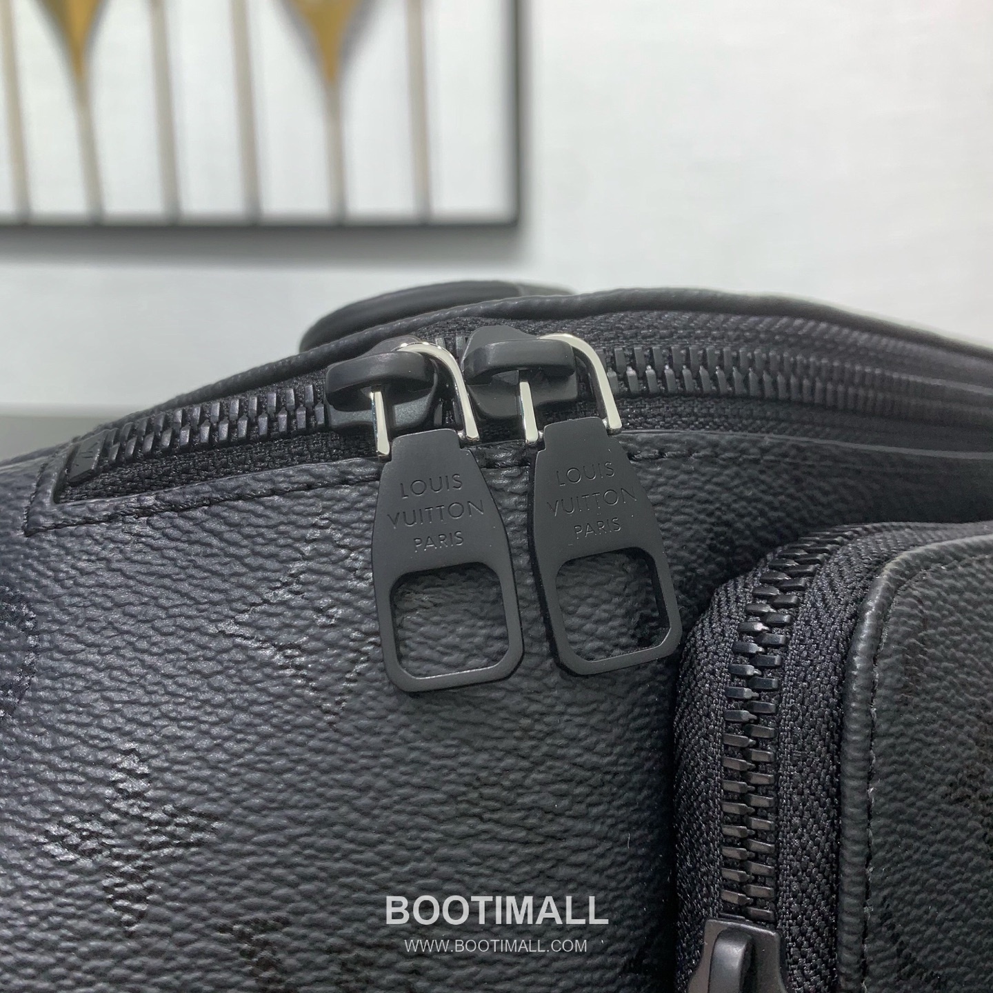 루이비통 러시 범백 모노그램 미드나잇 코팅 캔버스 레더 트리밍 블랙 힙색 Louis Vuitton Rush Bumbag Monogram Midnight Coated Canvas Leather Trim Black Belt Bag M26763 30cm 9