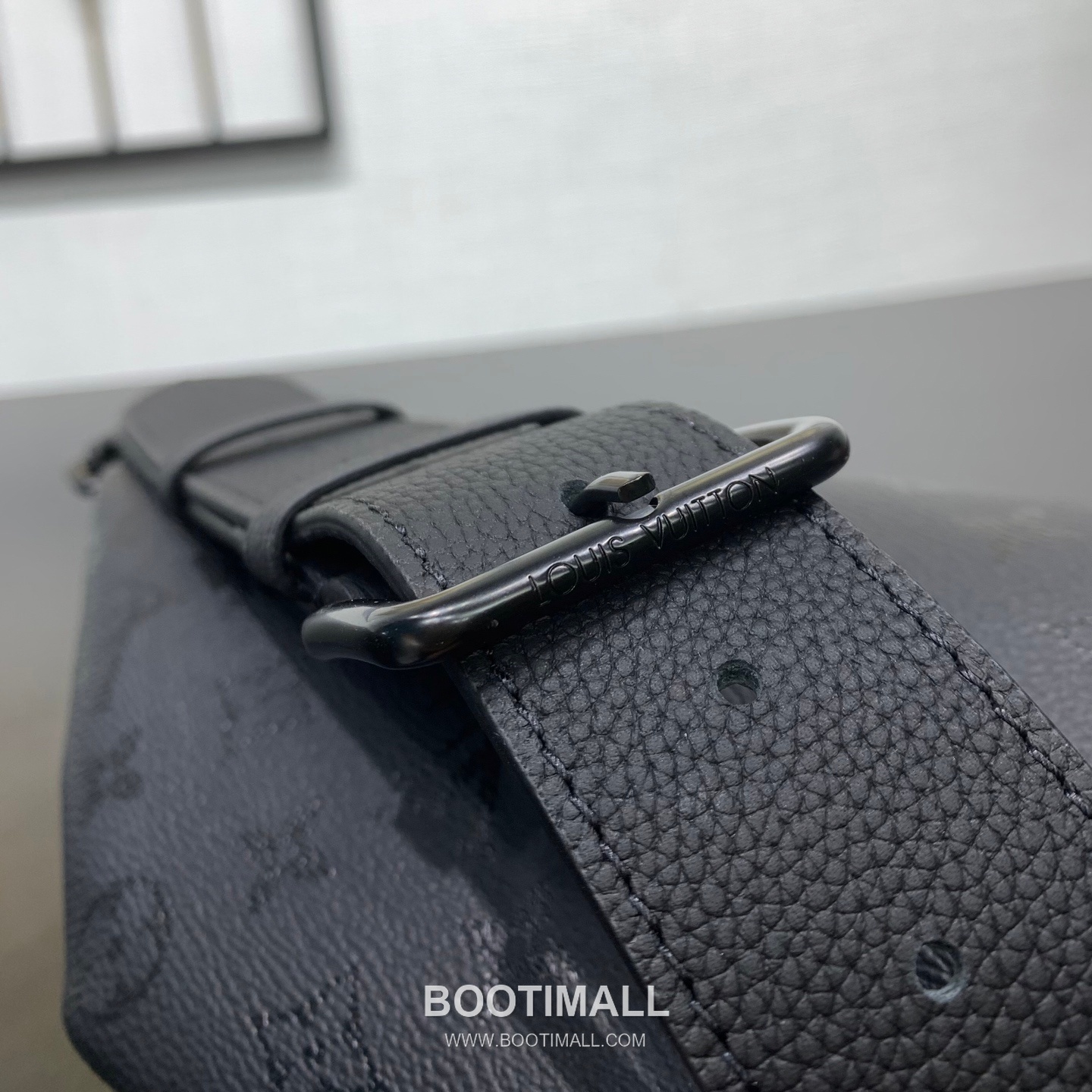 루이비통 러시 범백 모노그램 미드나잇 코팅 캔버스 레더 트리밍 블랙 힙색 Louis Vuitton Rush Bumbag Monogram Midnight Coated Canvas Leather Trim Black Belt Bag M26763 30cm 11