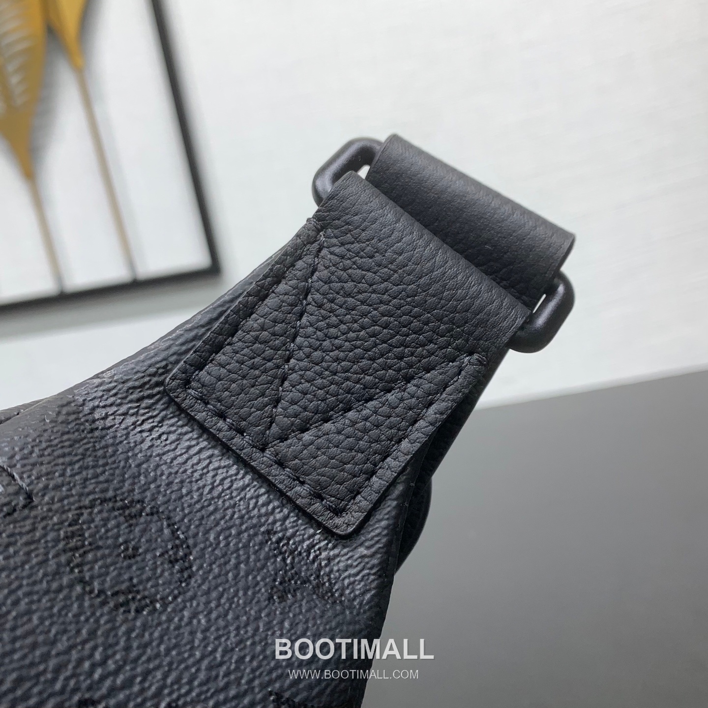 루이비통 러시 범백 모노그램 미드나잇 코팅 캔버스 레더 트리밍 블랙 힙색 Louis Vuitton Rush Bumbag Monogram Midnight Coated Canvas Leather Trim Black Belt Bag M26763 30cm 12