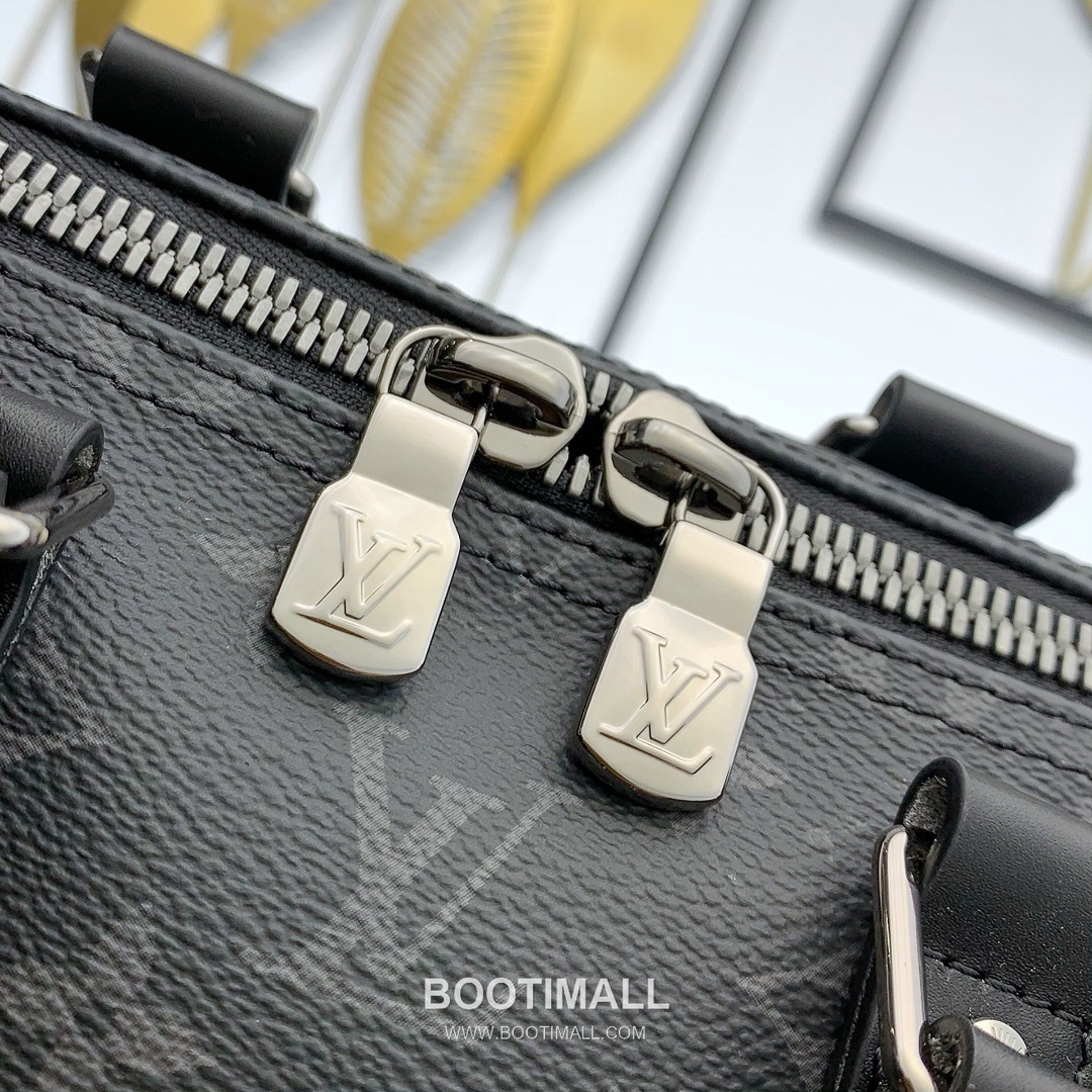 루이비통 키폴 반둘리에 35 모노그램 이클립스 코팅 캔버스 레더 트리밍 블랙 더플백 Louis Vuitton Keepall Bandouliere 35 Monogram Eclipse Coated Canvas Leather Trim Black Duffle Bag M46655 34cm 5