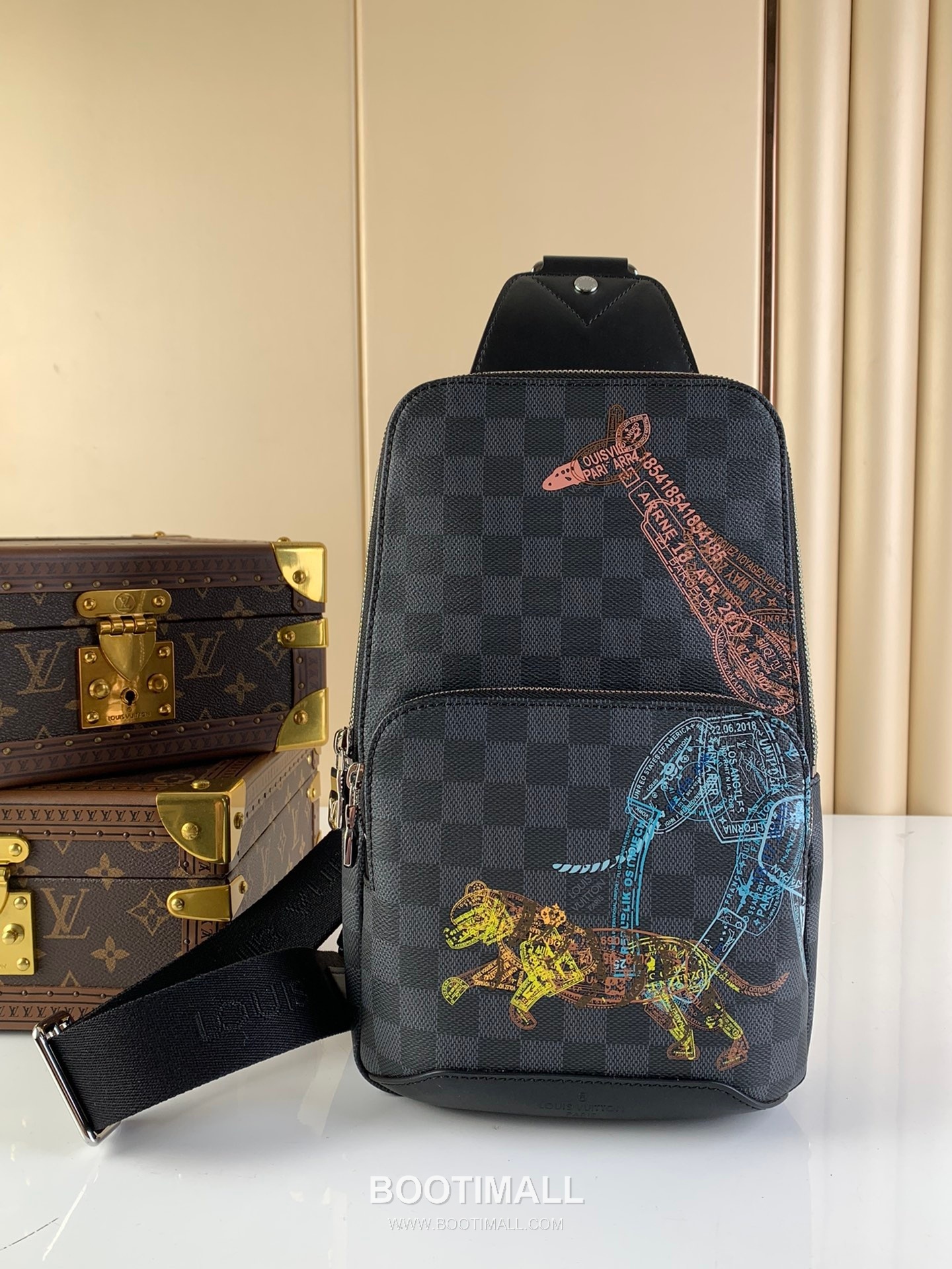 루이비통 애비뉴 슬링백 다미에 그래파이트 캔버스 레더 트리밍 블랙 크로스백 Louis Vuitton Avenue Sling Bag Damier Graphite Canvas Leather Trim Black Crossbody Bag N45277 31cm 1