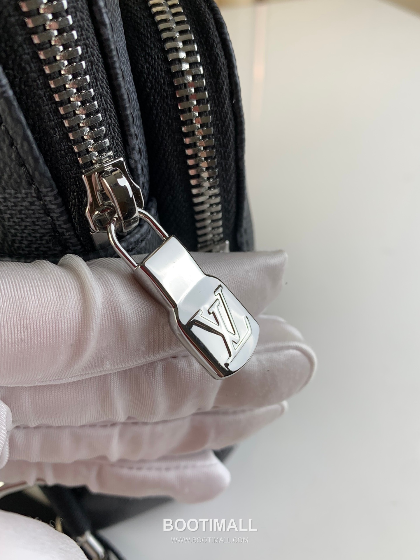 루이비통 애비뉴 슬링백 다미에 그래파이트 캔버스 레더 트리밍 블랙 크로스백 Louis Vuitton Avenue Sling Bag Damier Graphite Canvas Leather Trim Black Crossbody Bag N45277 31cm 6