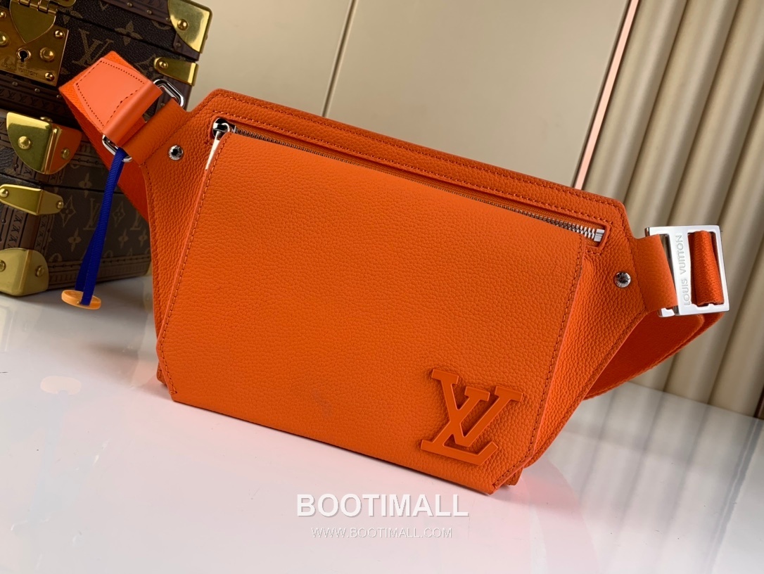 루이비통 에어로그램 슬링백 그레인 카프스킨 레더 LV 메탈 로고 오렌지 크로스백 Louis Vuitton Aerogram Sling Bag Grain Calfskin Leather LV Metal Logo Orange Crossbody Bag M59625 30cm 1