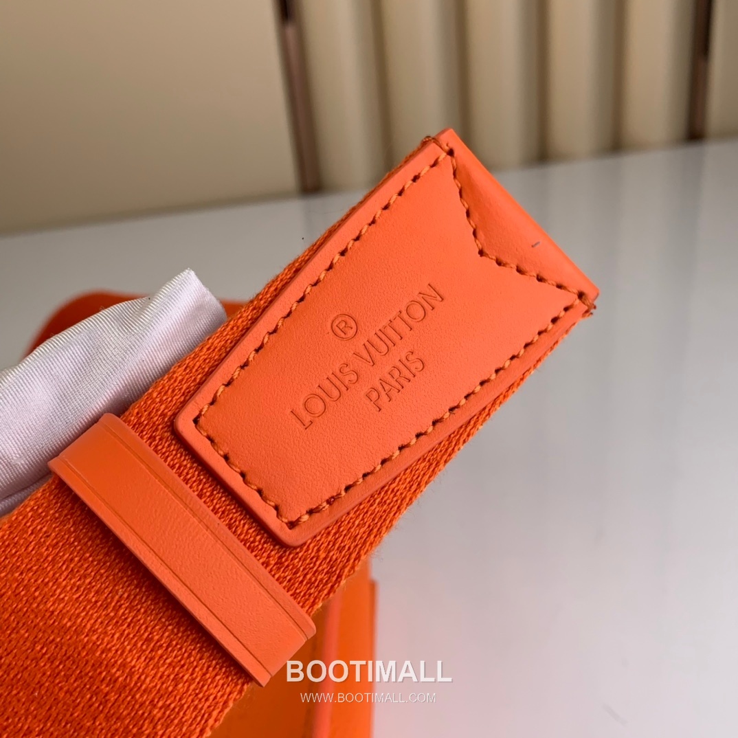 루이비통 에어로그램 슬링백 그레인 카프스킨 레더 LV 메탈 로고 오렌지 크로스백 Louis Vuitton Aerogram Sling Bag Grain Calfskin Leather LV Metal Logo Orange Crossbody Bag M59625 30cm 5