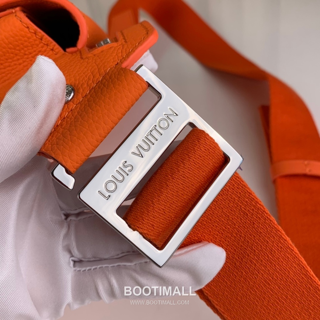 루이비통 에어로그램 슬링백 그레인 카프스킨 레더 LV 메탈 로고 오렌지 크로스백 Louis Vuitton Aerogram Sling Bag Grain Calfskin Leather LV Metal Logo Orange Crossbody Bag M59625 30cm 6