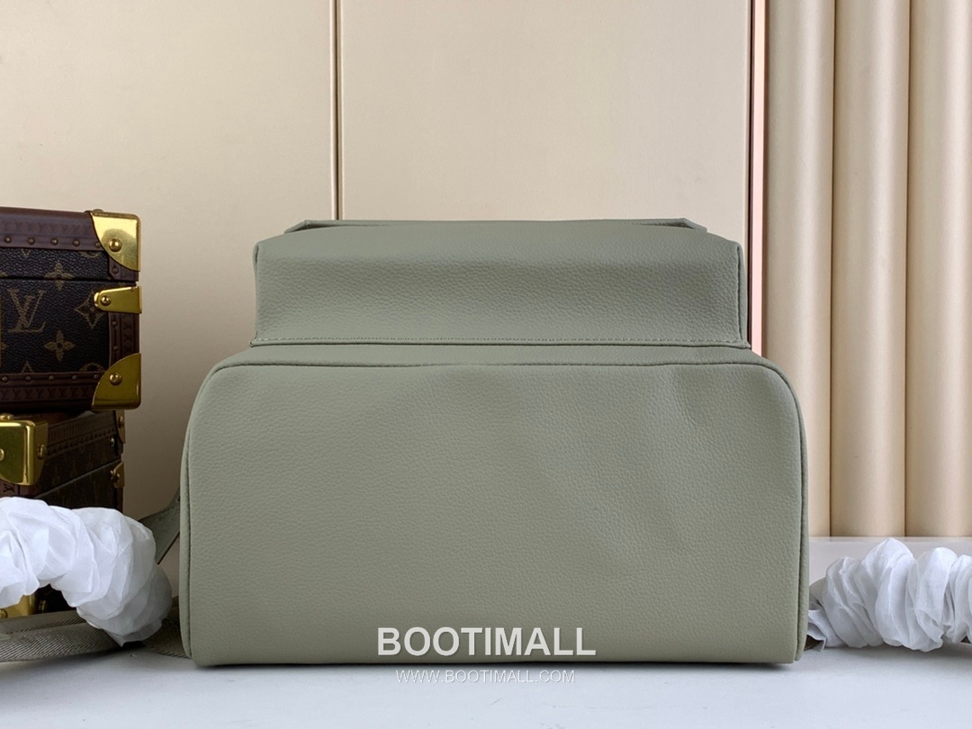 루이비통 에어로그램 백팩 그레인 카프스킨 레더 LV 메탈 로고 그레이 백팩 Louis Vuitton Aerogram Backpack Grain Calfskin Leather LV Metal Logo Grey Backpack M22503 43cm 4