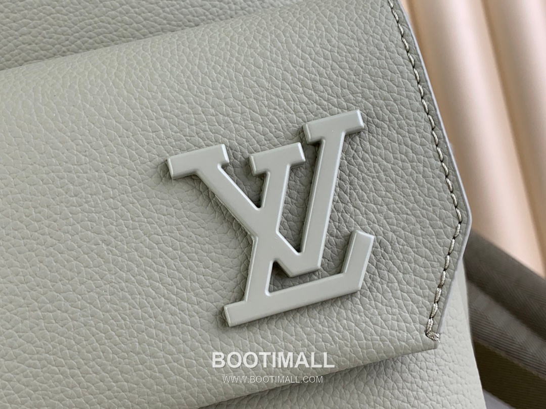 루이비통 에어로그램 백팩 그레인 카프스킨 레더 LV 메탈 로고 그레이 백팩 Louis Vuitton Aerogram Backpack Grain Calfskin Leather LV Metal Logo Grey Backpack M22503 43cm 5