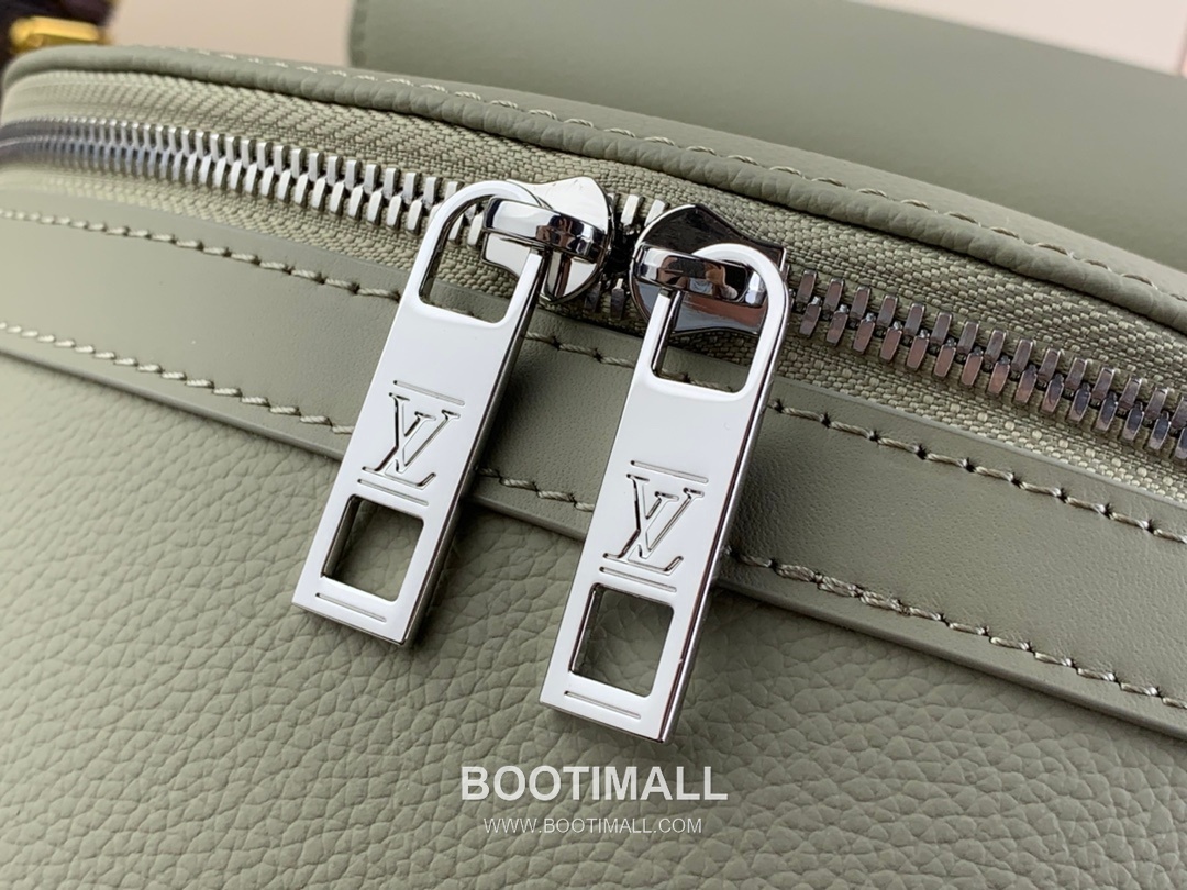 루이비통 에어로그램 백팩 그레인 카프스킨 레더 LV 메탈 로고 그레이 백팩 Louis Vuitton Aerogram Backpack Grain Calfskin Leather LV Metal Logo Grey Backpack M22503 43cm 6