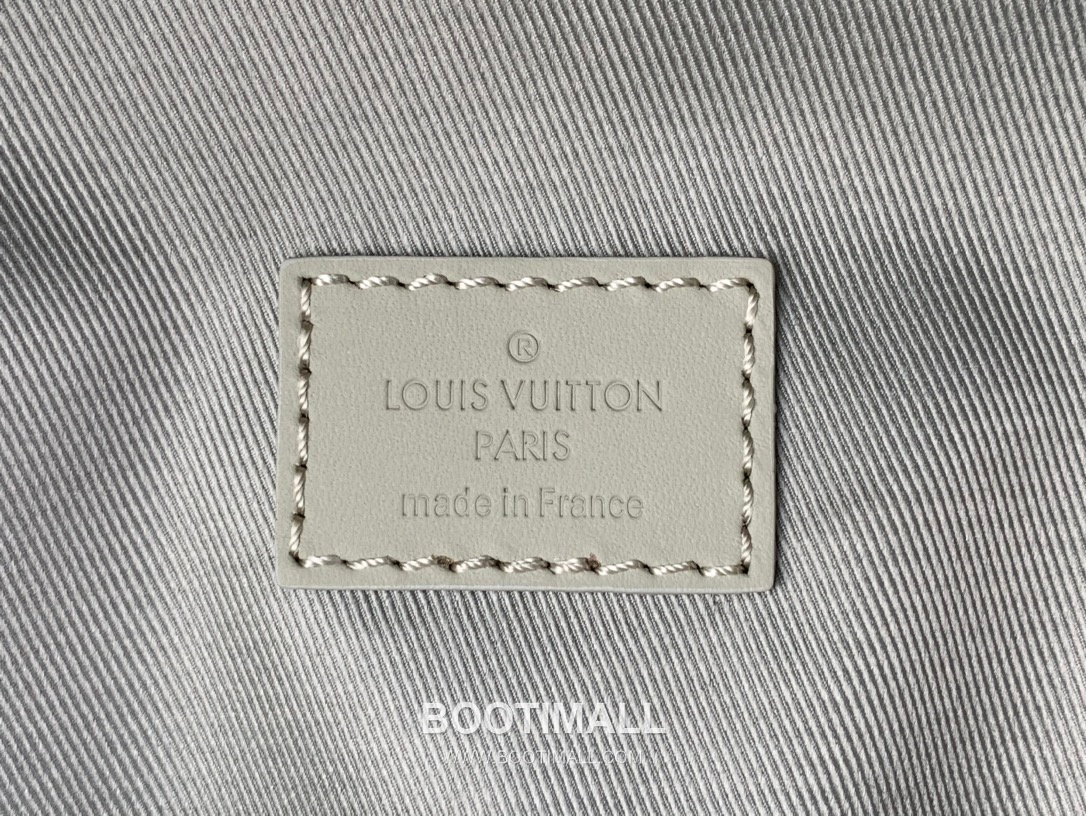 루이비통 에어로그램 백팩 그레인 카프스킨 레더 LV 메탈 로고 그레이 백팩 Louis Vuitton Aerogram Backpack Grain Calfskin Leather LV Metal Logo Grey Backpack M22503 43cm 9