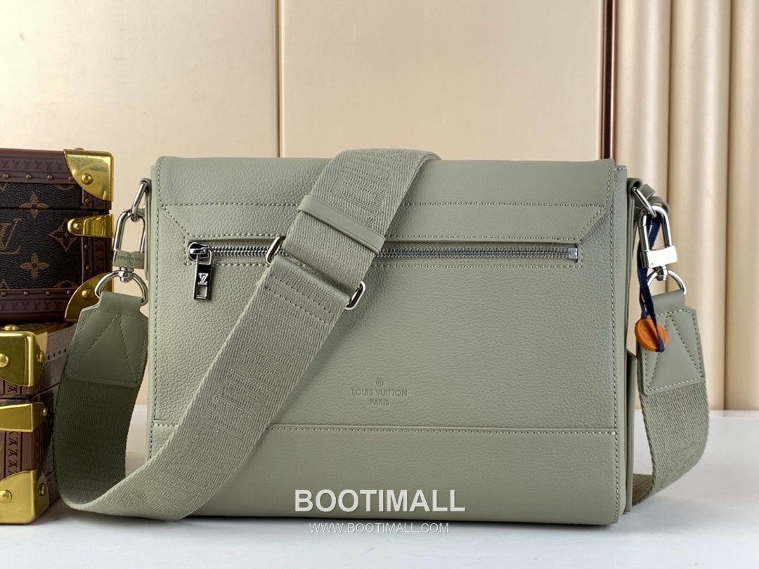 루이비통 테이크오프 메신저백 에어로그램 카프스킨 레더 LV 로고 그레이 크로스백 Louis Vuitton Takeoff Messenger Bag Aerogram Calfskin Leather LV Logo Grey Crossbody Bag M22505 28cm 3