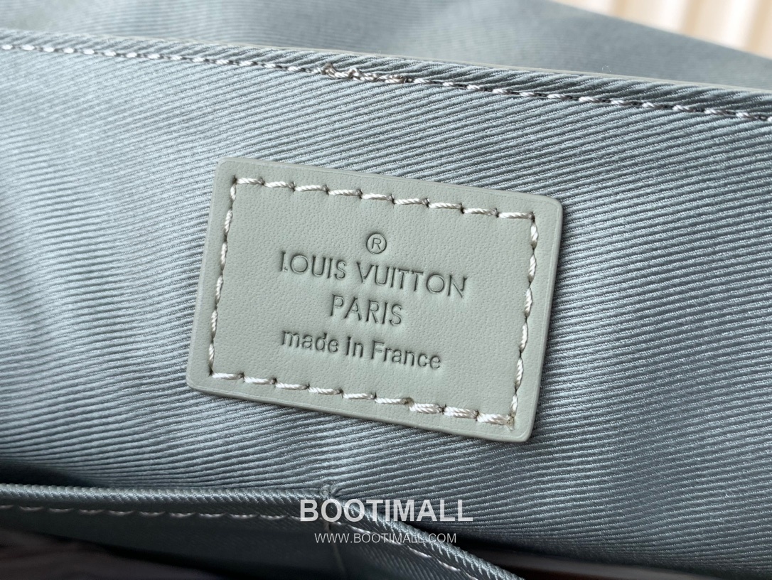 루이비통 테이크오프 메신저백 에어로그램 카프스킨 레더 LV 로고 그레이 크로스백 Louis Vuitton Takeoff Messenger Bag Aerogram Calfskin Leather LV Logo Grey Crossbody Bag M22505 28cm 8