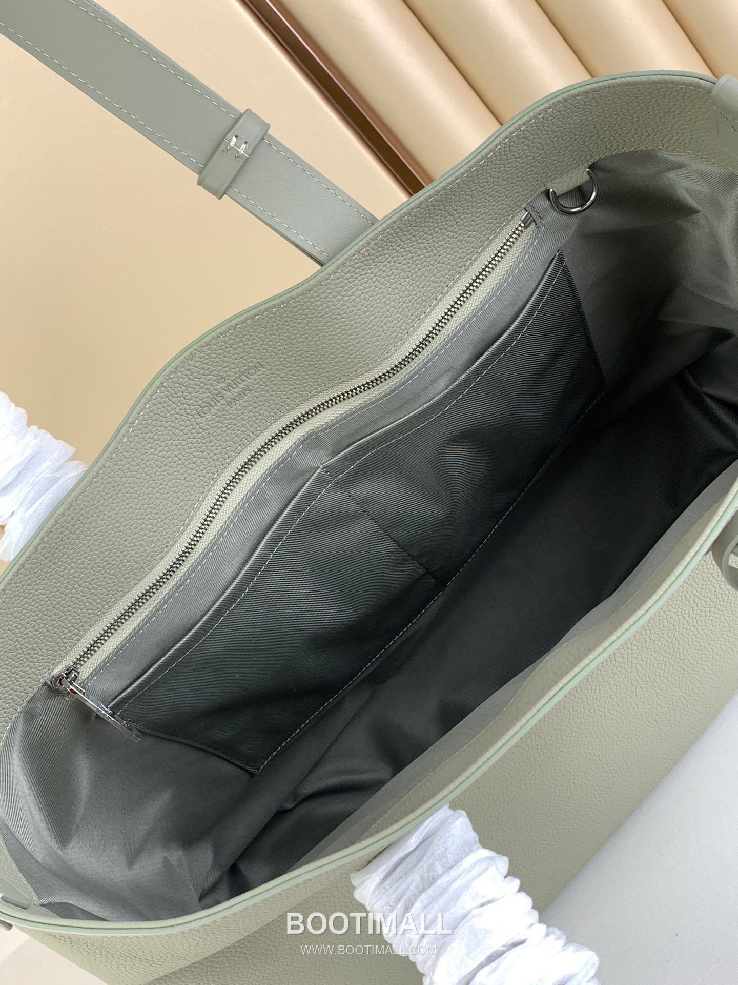 루이비통 에어로그램 토트 브리프케이스 카프스킨 레더 LV 로고 그레이그린 토트백 Louis Vuitton Aerogram Tote Briefcase Calfskin Leather LV Logo Grey Green Tote Bag M22506 38cm 9