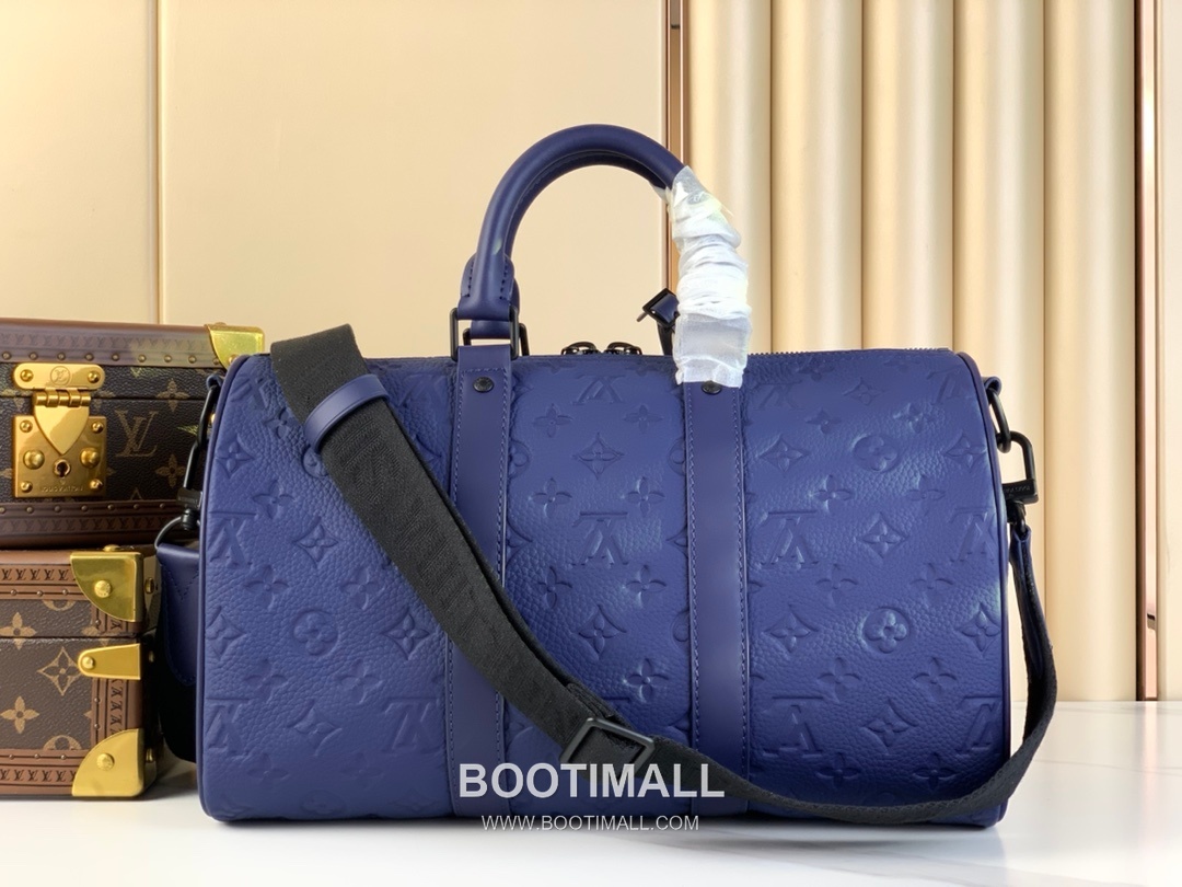 루이비통 키폴 35 모노그램 섀도우 엠보싱 카프스킨 레더 인디고 더플백 Louis Vuitton Keepall 35 Monogram Shadow Embossed Calfskin Leather Indigo Duffle Bag M22765 35cm 3