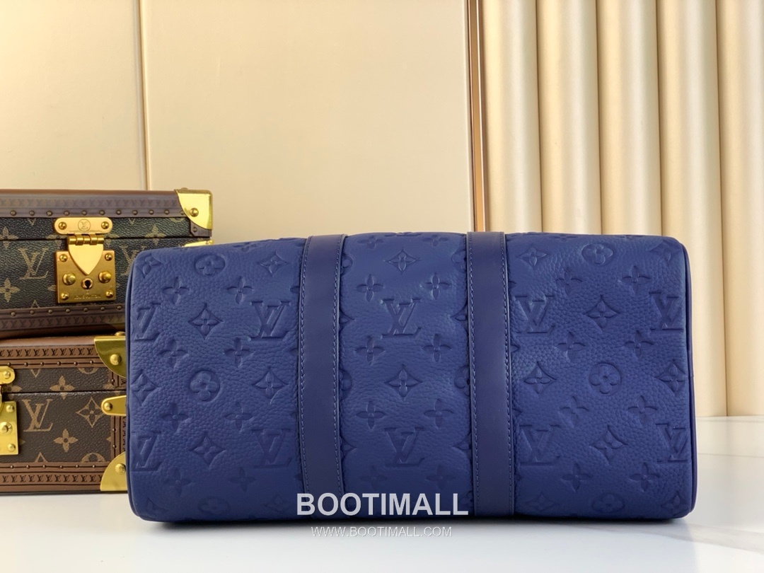 루이비통 키폴 35 모노그램 섀도우 엠보싱 카프스킨 레더 인디고 더플백 Louis Vuitton Keepall 35 Monogram Shadow Embossed Calfskin Leather Indigo Duffle Bag M22765 35cm 4
